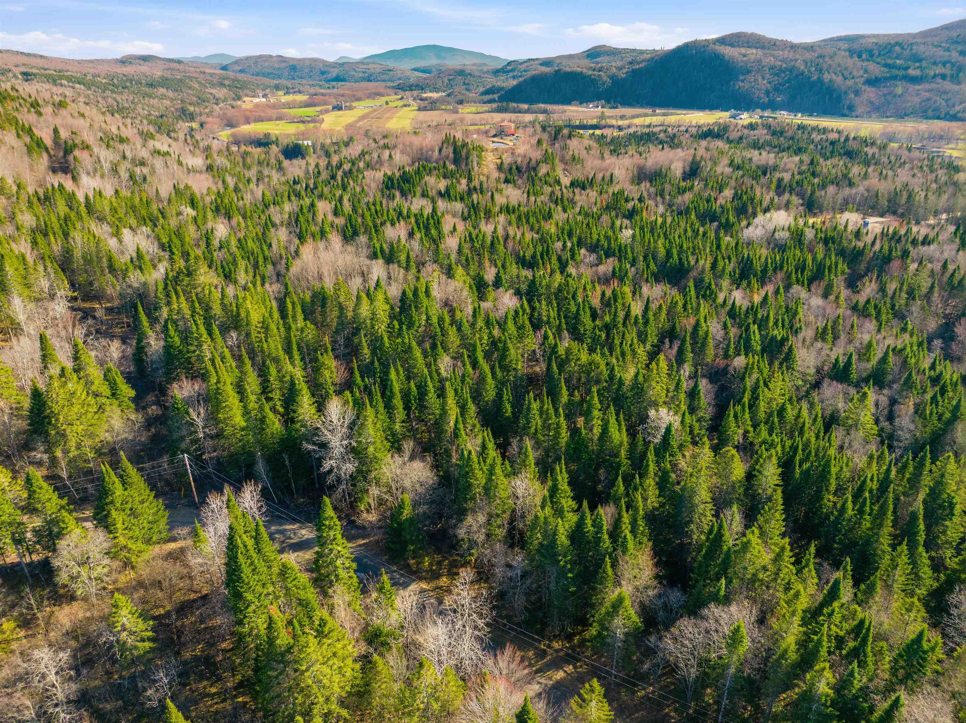 1660 Halls Stream Rd, Pittsburg, NH 03592