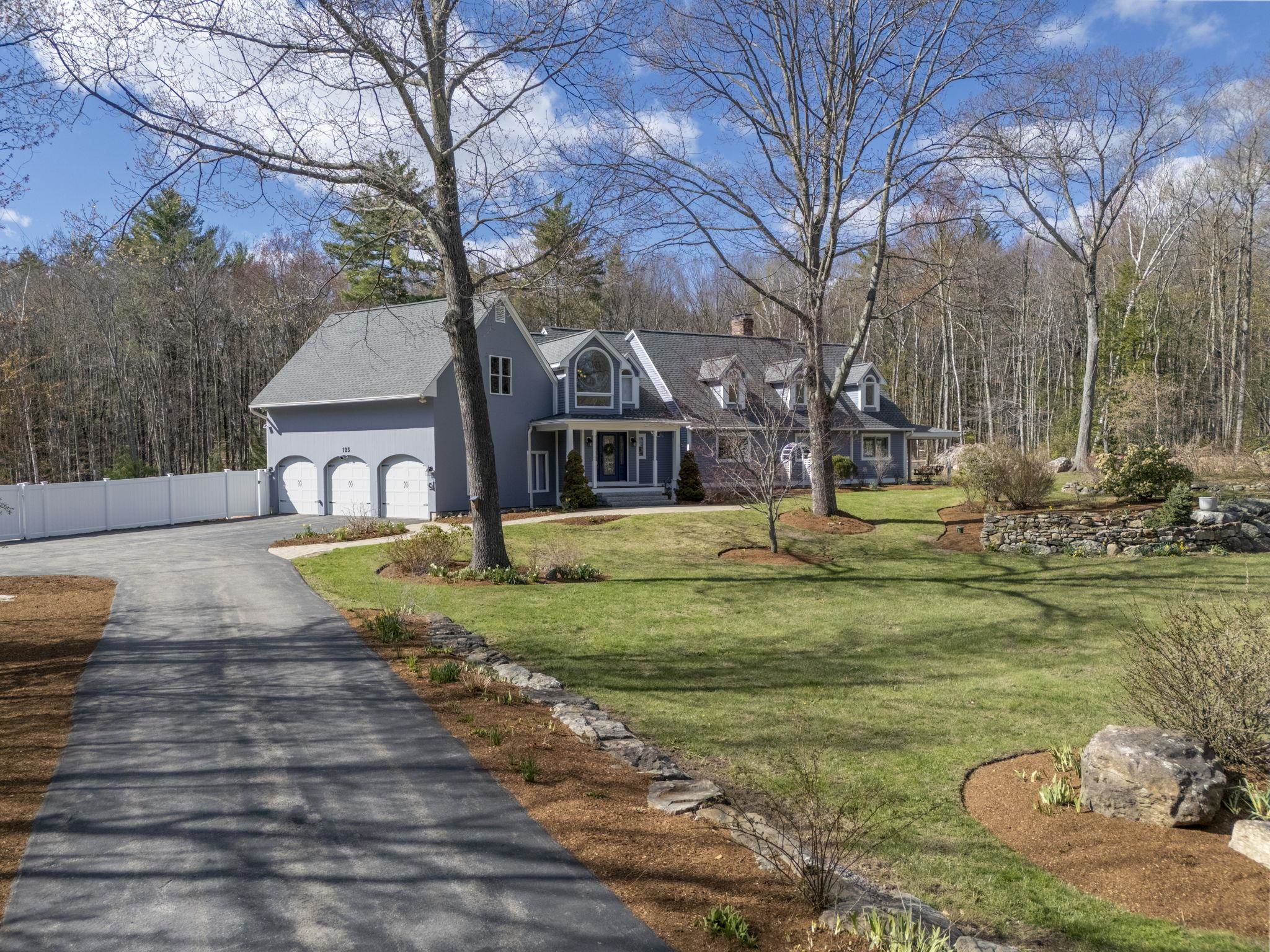 123 Stephen Dr, Goffstown, NH 03045