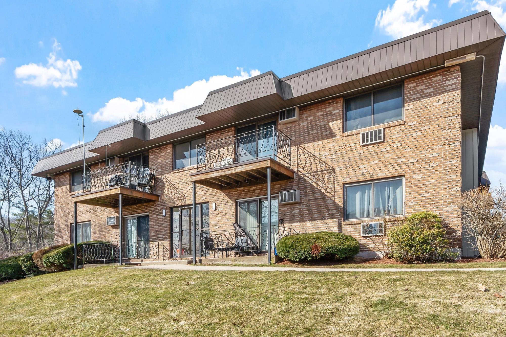 11 Strawberry Bank Rd, Nashua, NH 03062