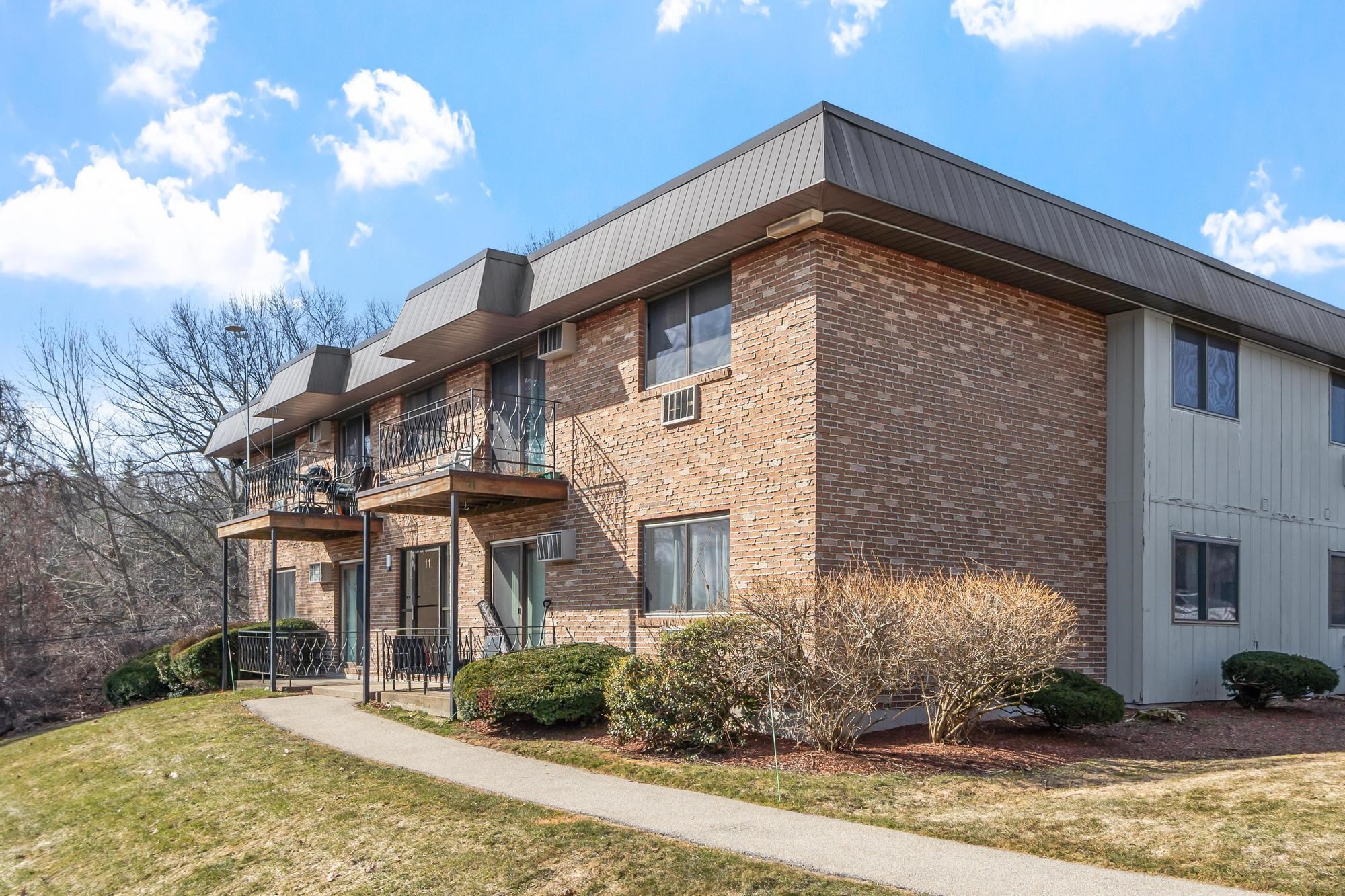 11 Strawberry Bank Rd, Nashua, NH 03062