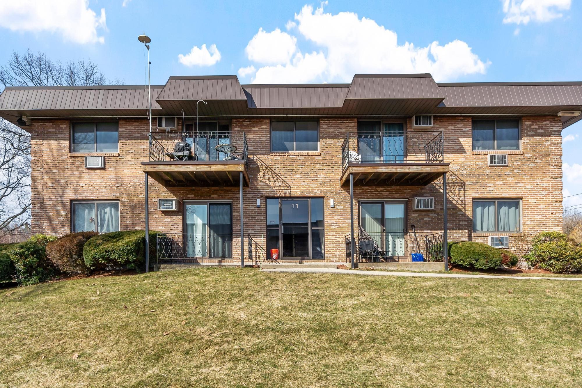 11 Strawberry Bank Rd, Nashua, NH 03062