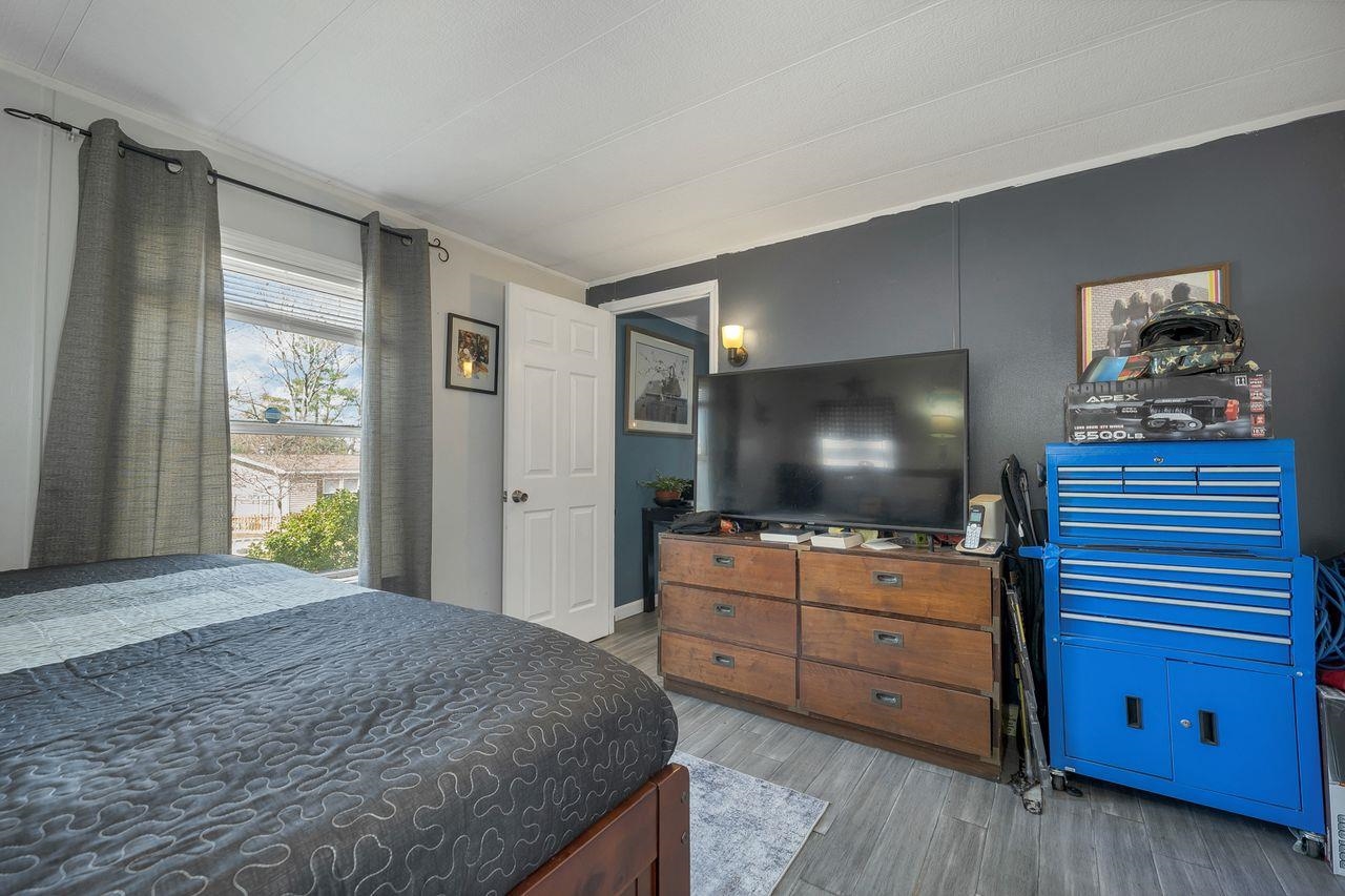 7 N Dewberry Ln, Rochester, NH 03867