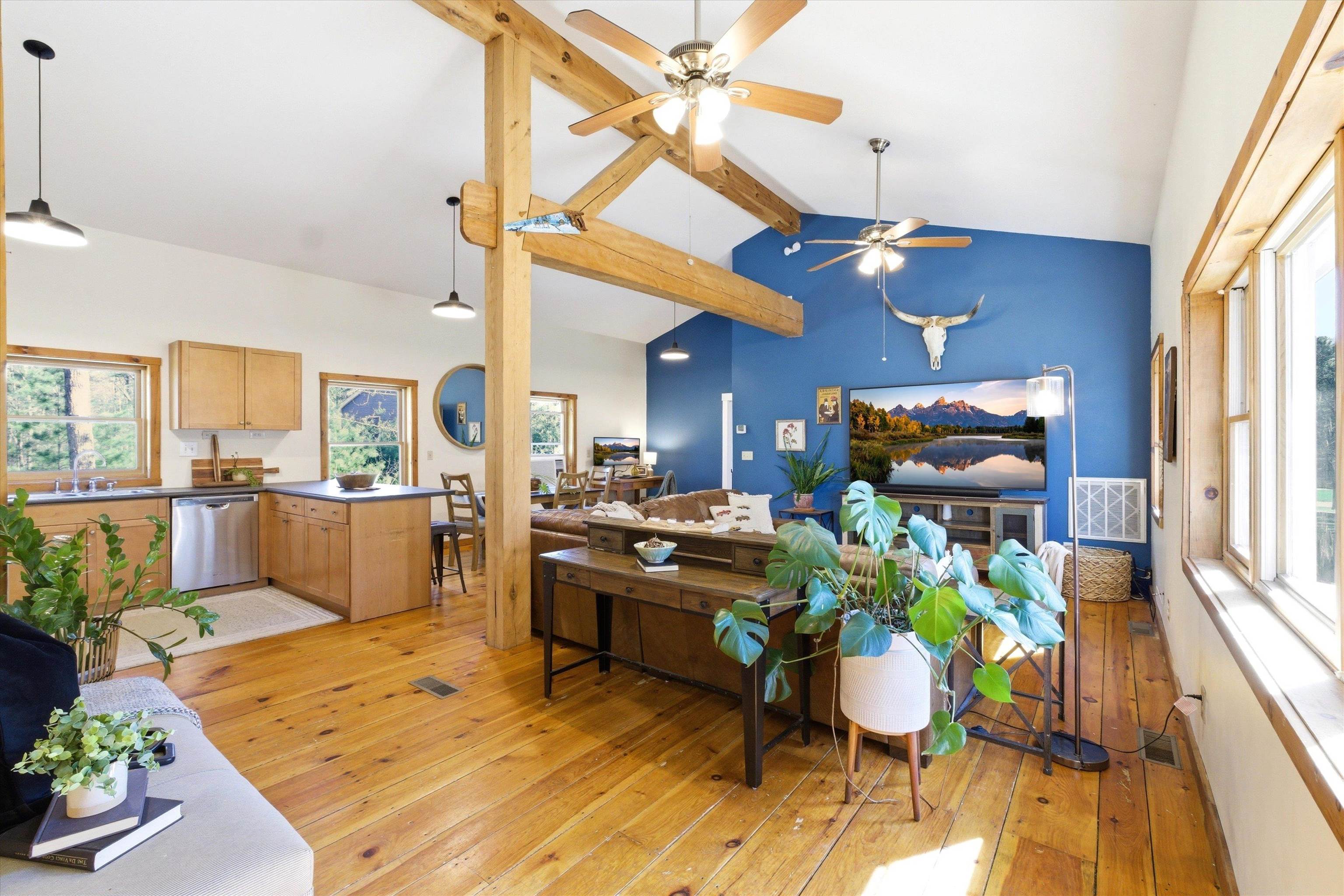 1 Deer Crossing Cir, Londonderry, NH 03053