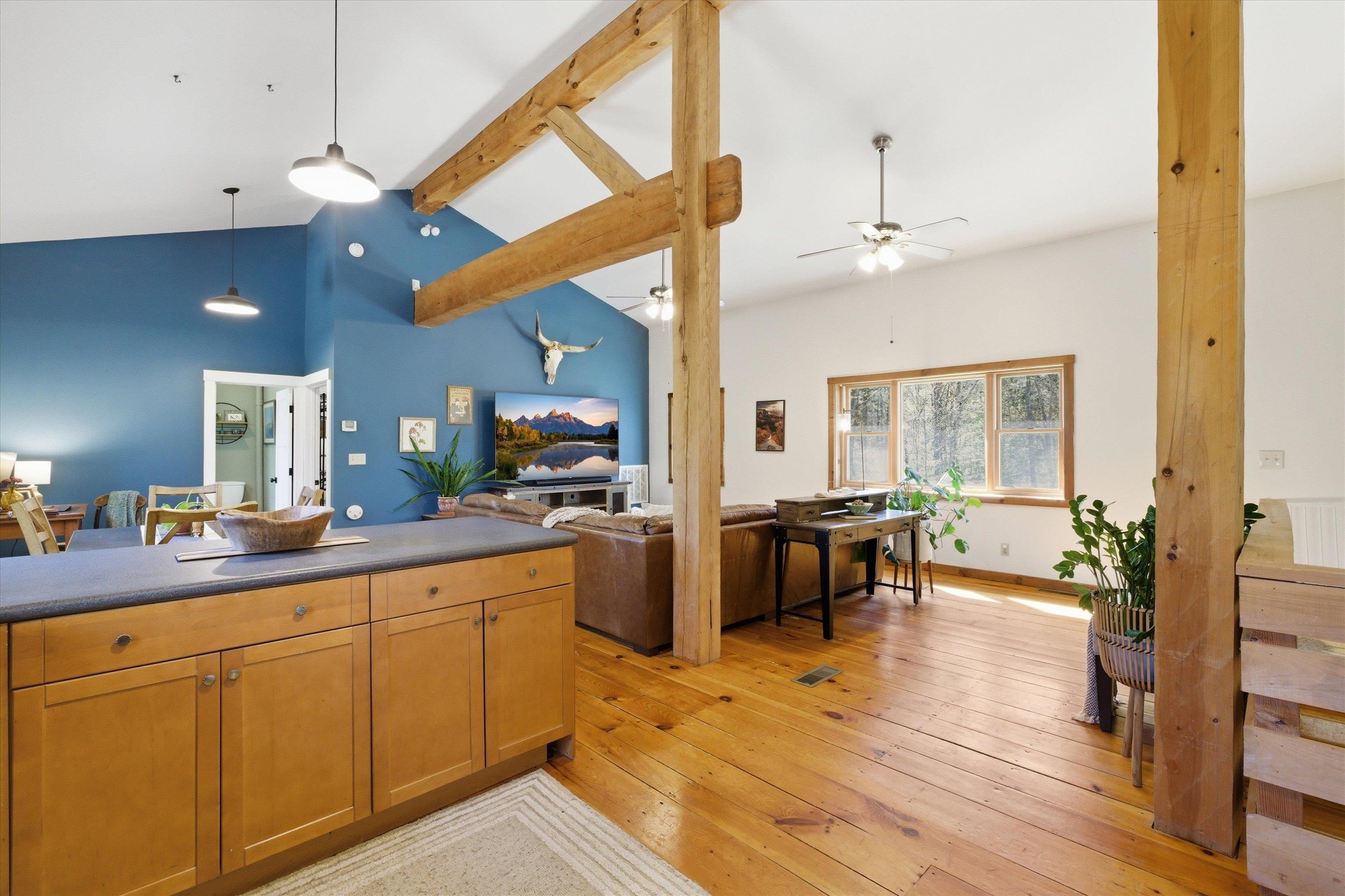 1 Deer Crossing Cir, Londonderry, NH 03053