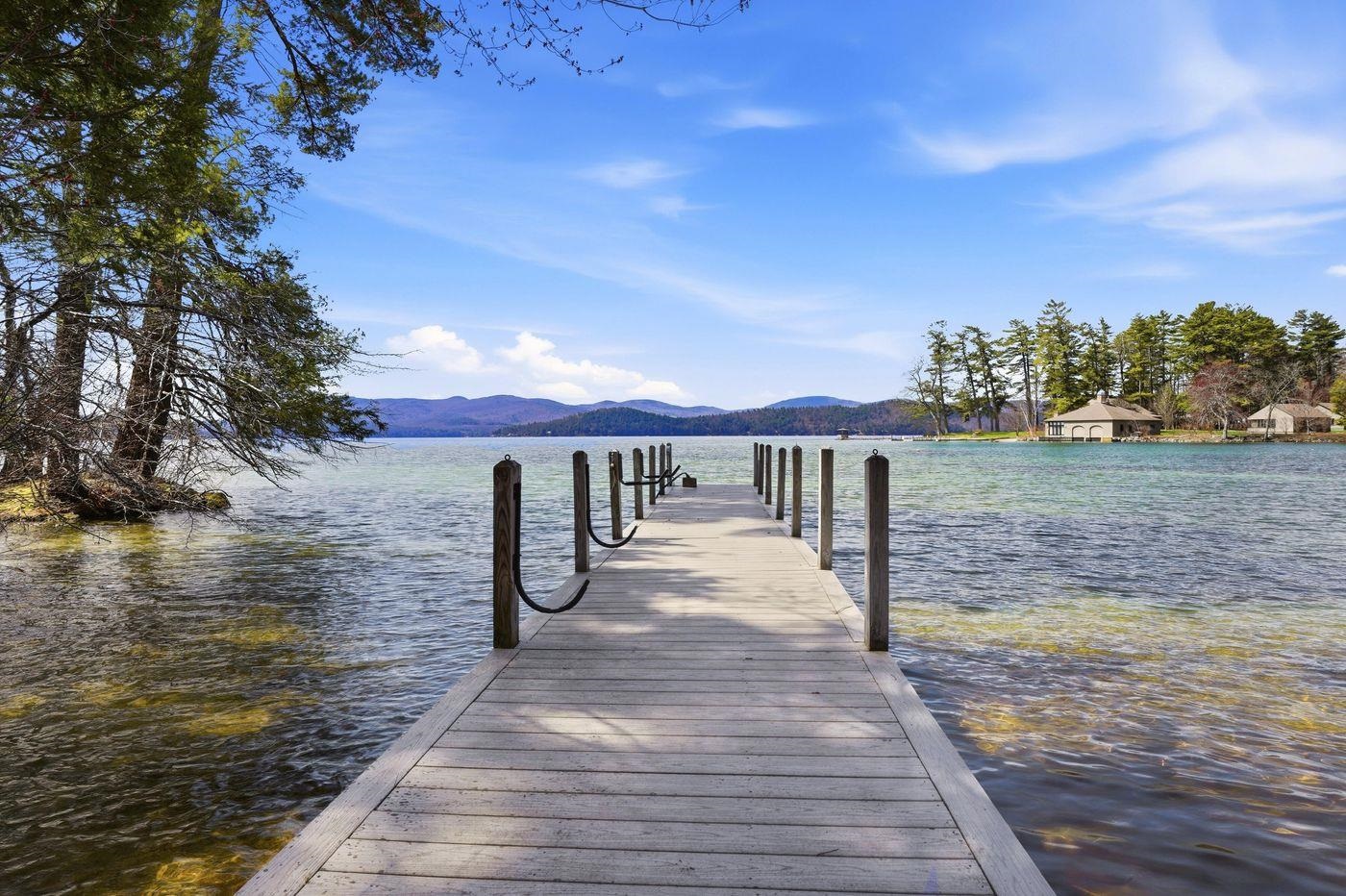 35 Rocky Shore Rd, Wolfeboro, NH 03894