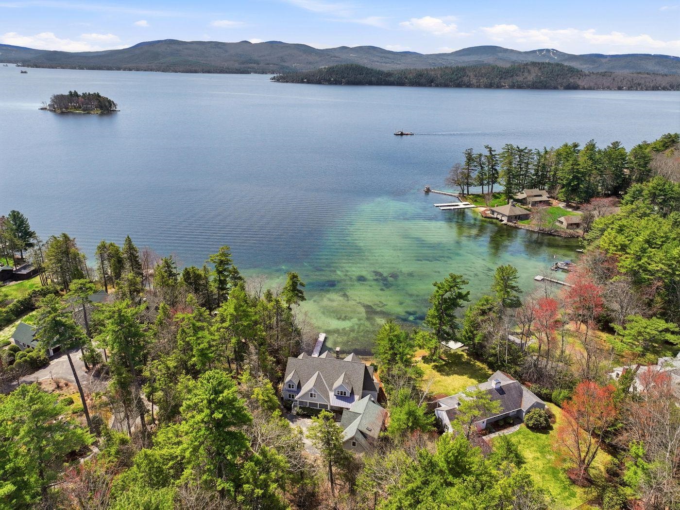 35 Rocky Shore Rd, Wolfeboro, NH 03894