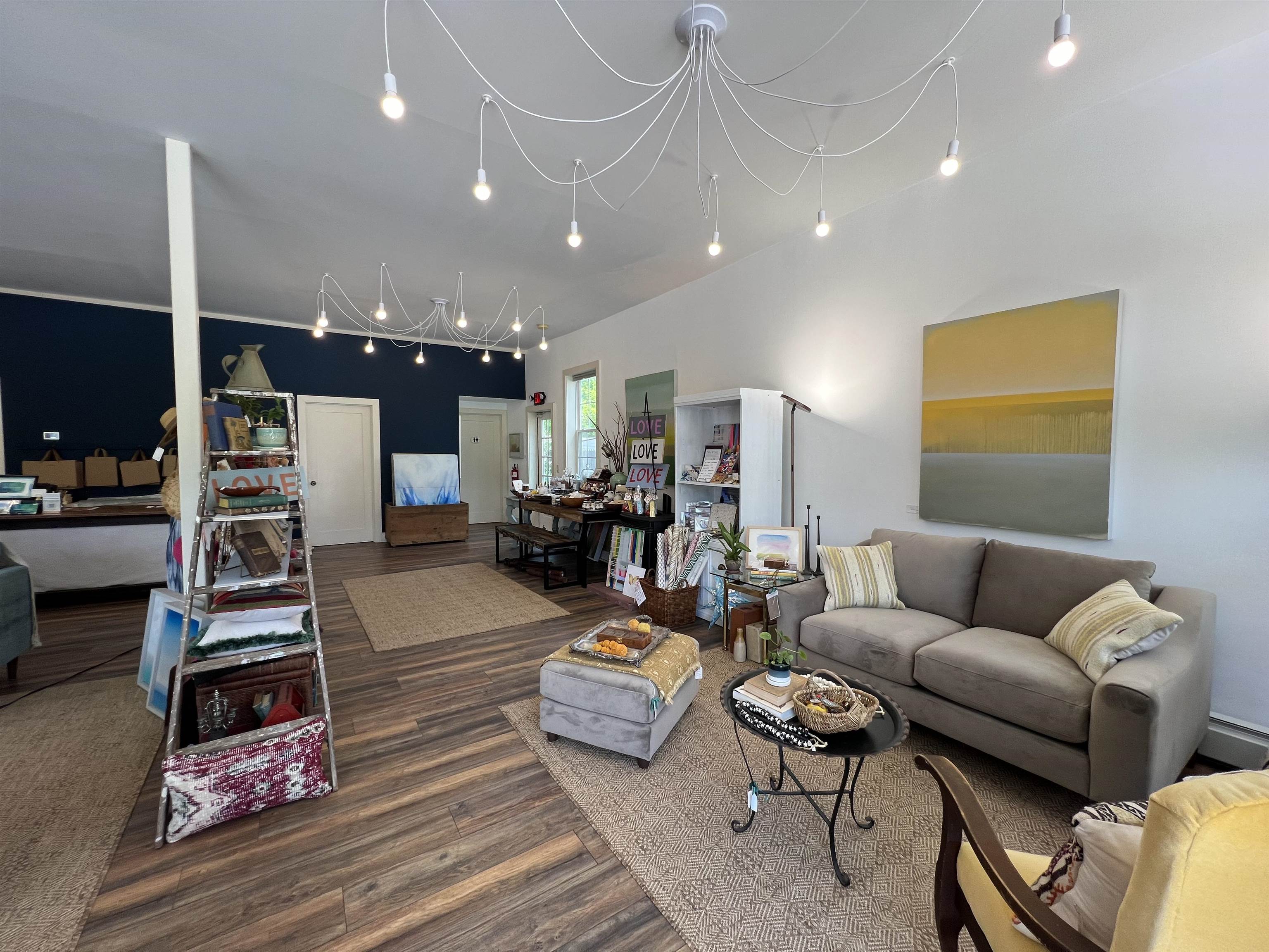 Commercial space/ retail