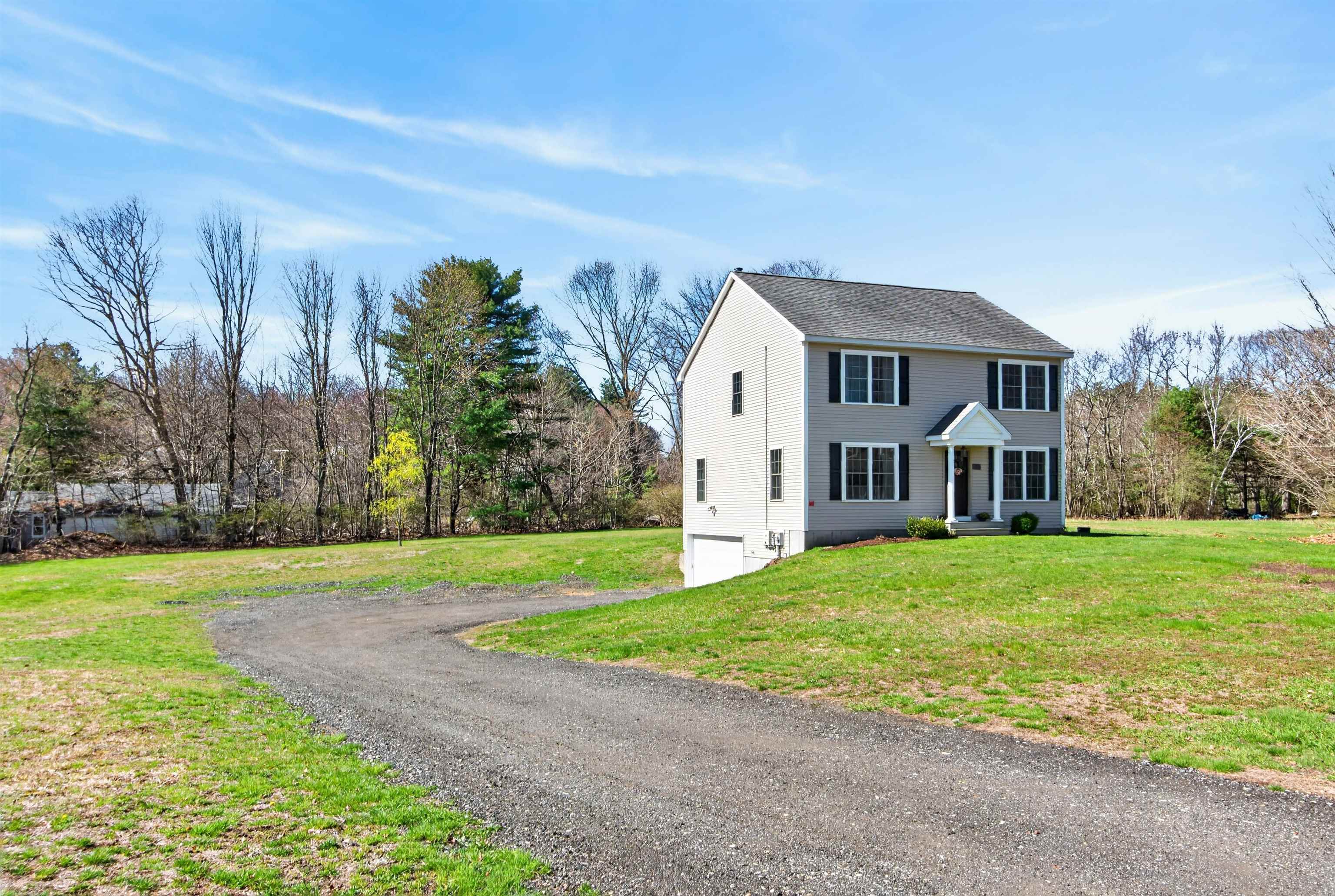 6 Pond St, Newton, NH 03858