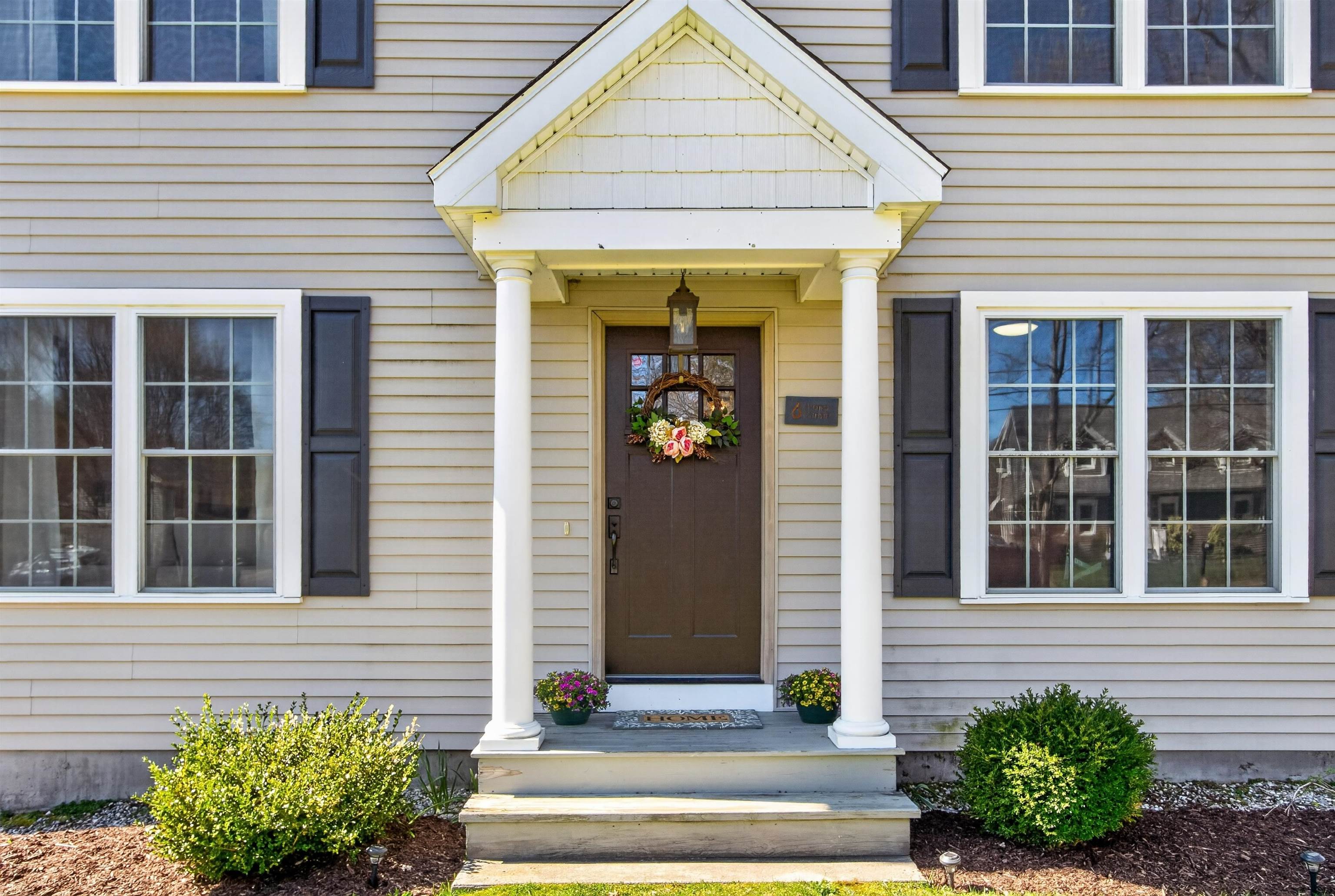 6 Pond St, Newton, NH 03858