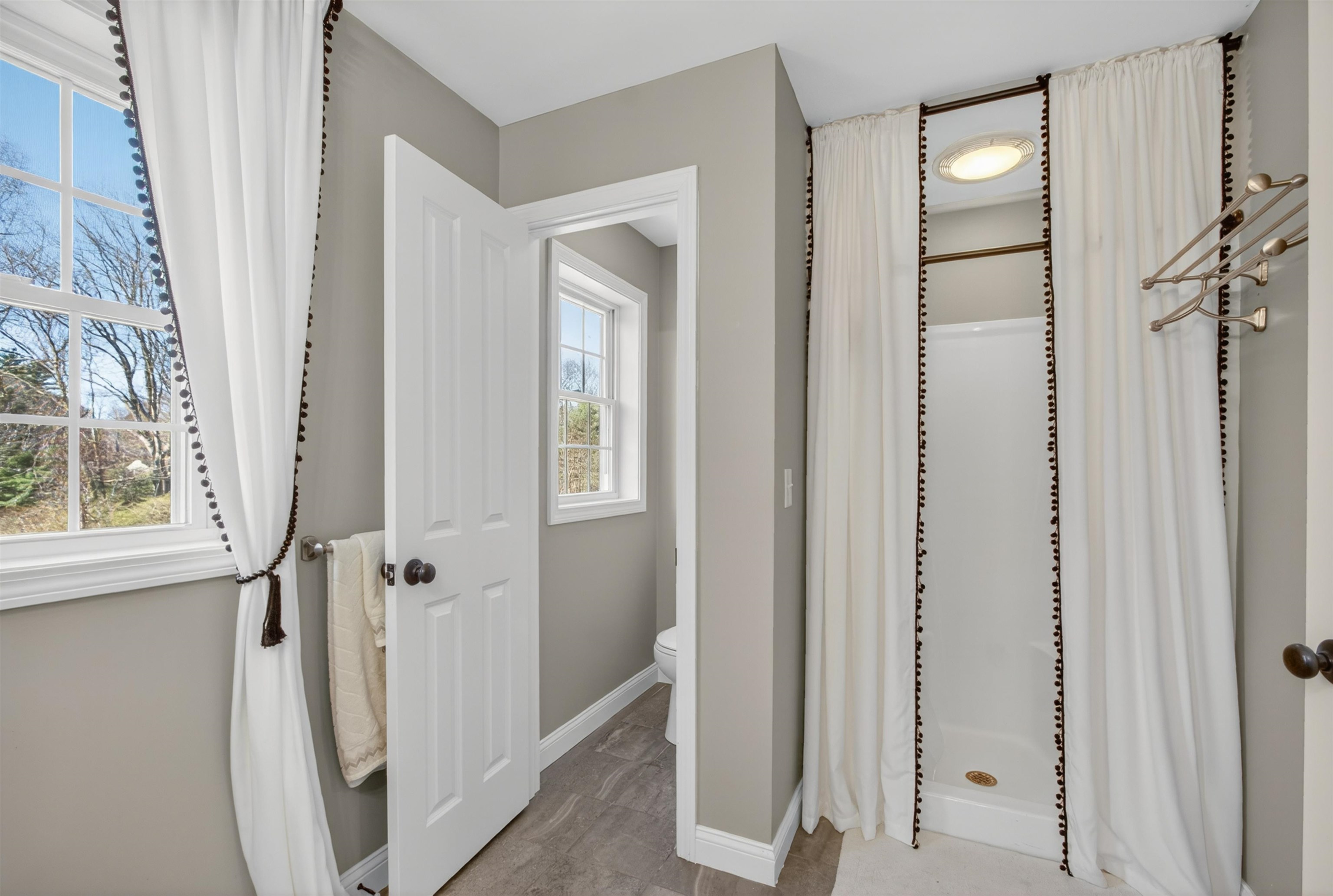 6 Pond St, Newton, NH 03858