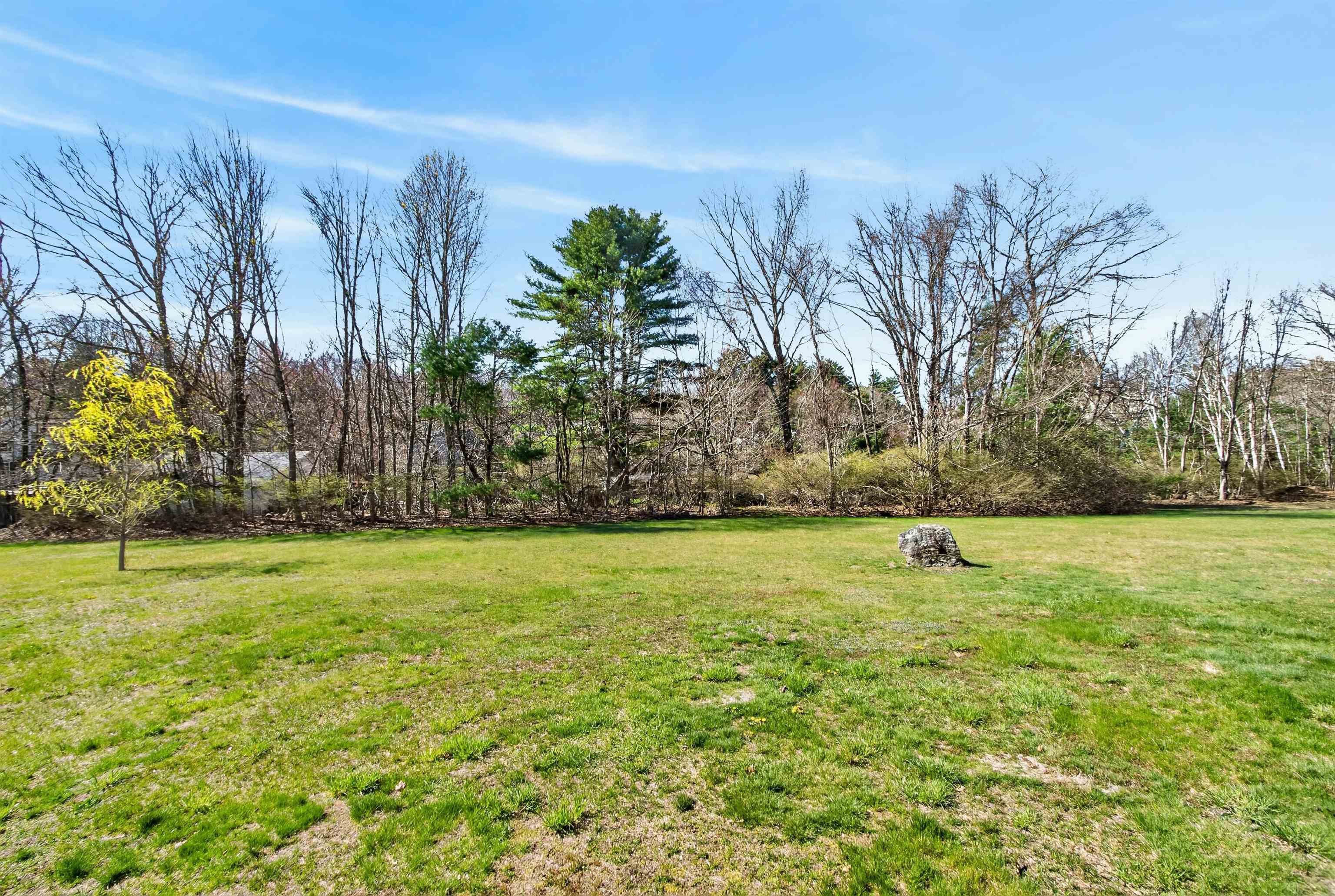 6 Pond St, Newton, NH 03858