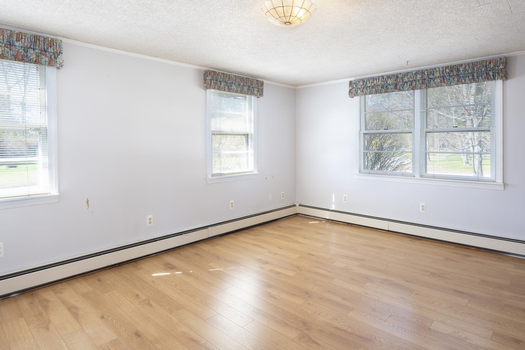 2 Cricket Ln, Concord, NH 03301