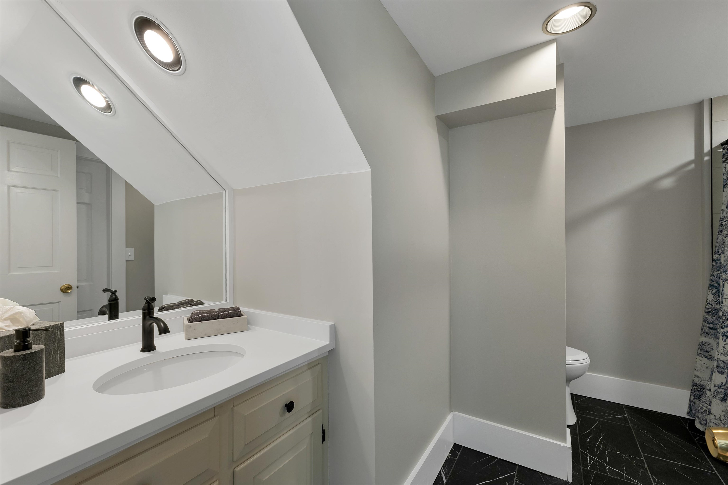 1 Farm House Ln, Wolfeboro, NH 03894