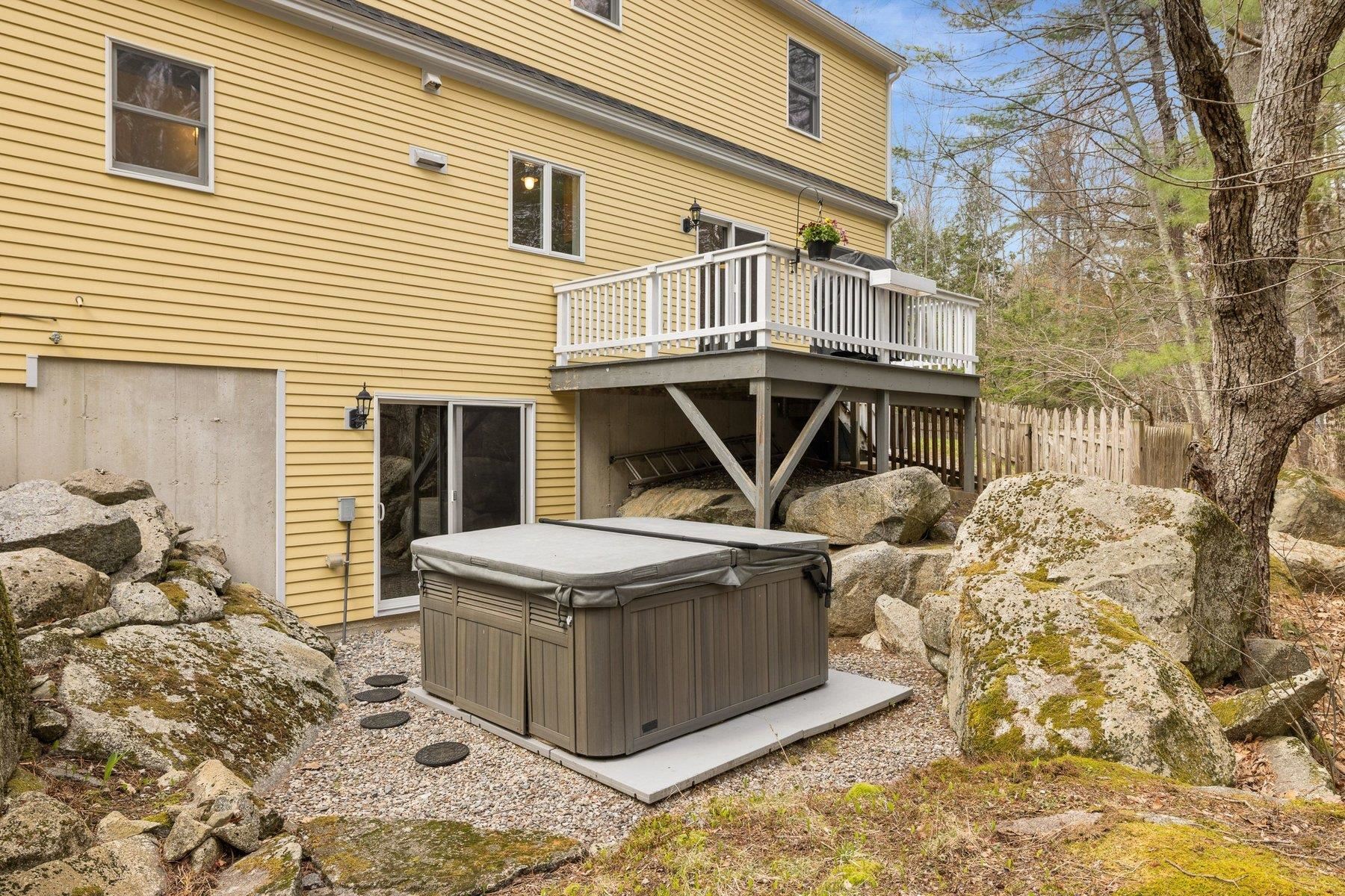 55 Ross Rd, Durham, NH 03824