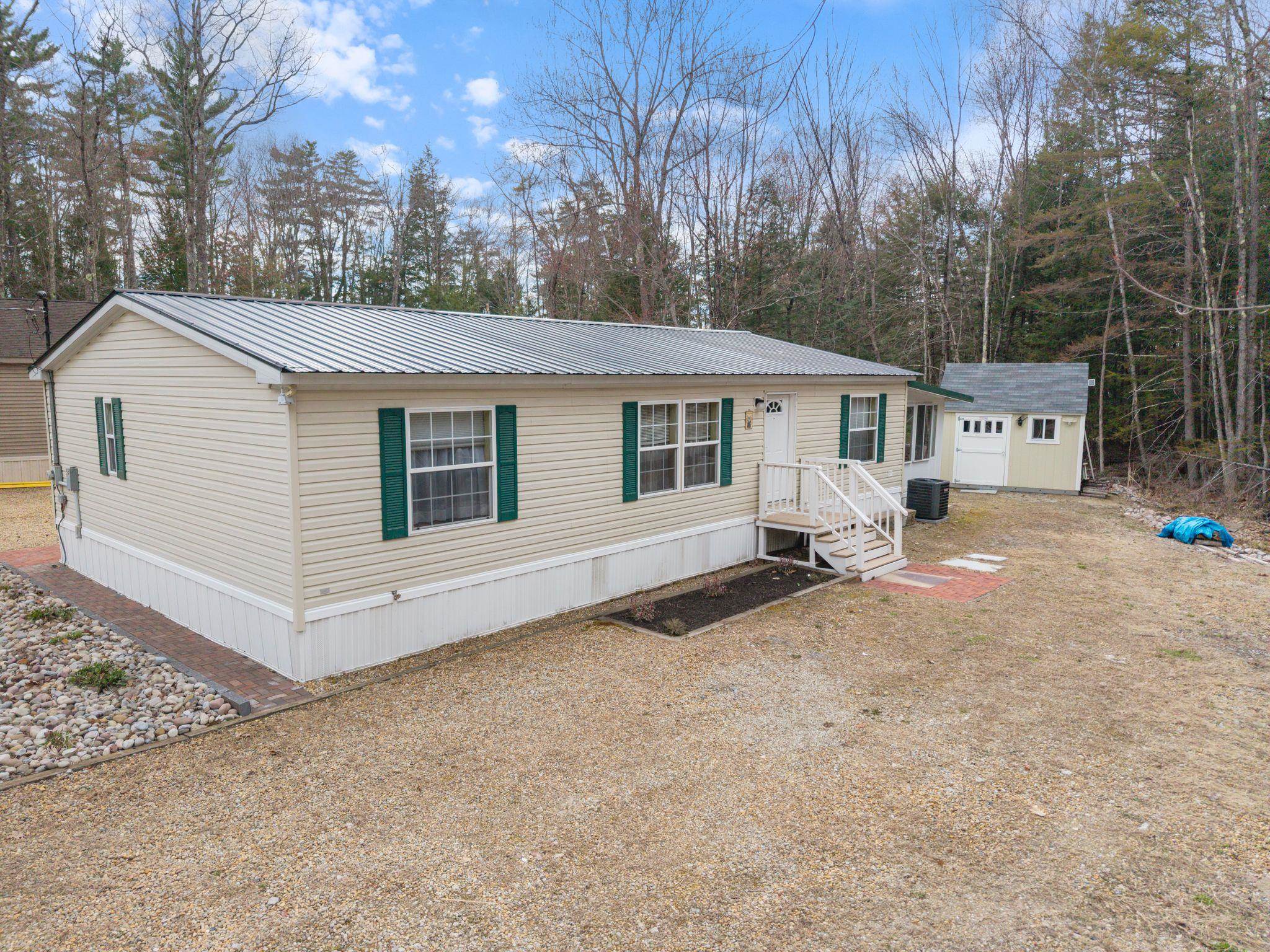 29 Edge O Lake Dr, Tuftonboro, NH 03853