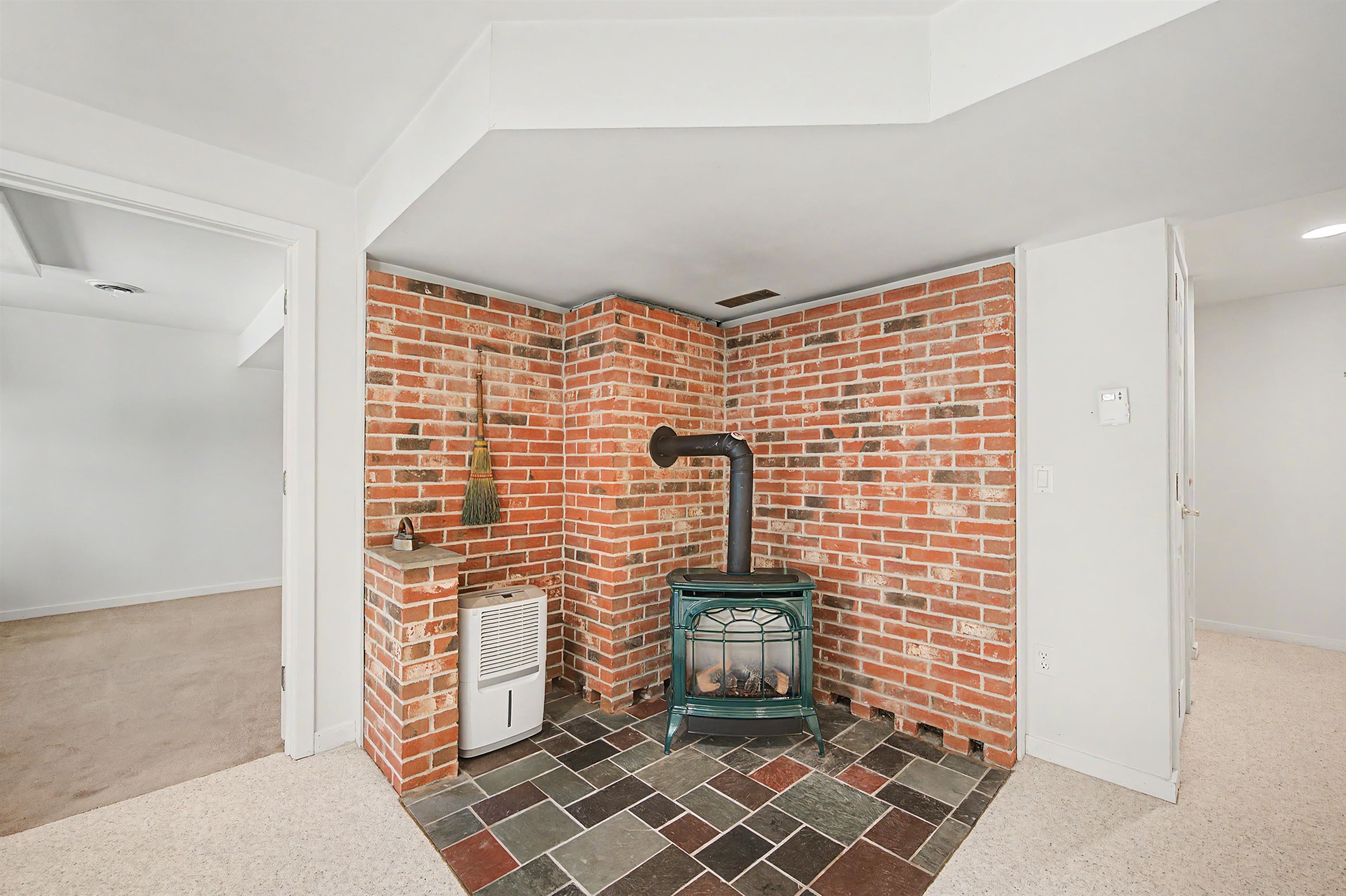 32 Cricenti Ln, New London, NH 03257