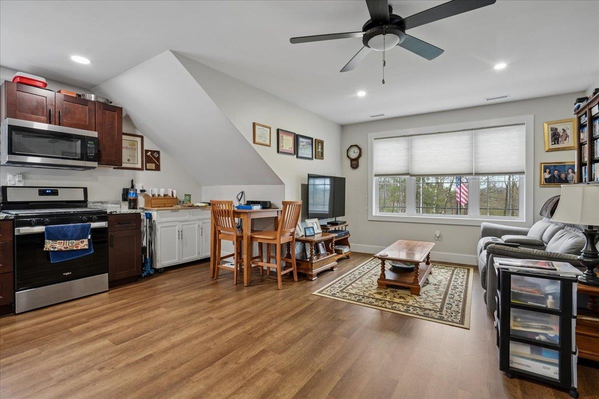 34 Horizon Dr, Goffstown, NH 03045