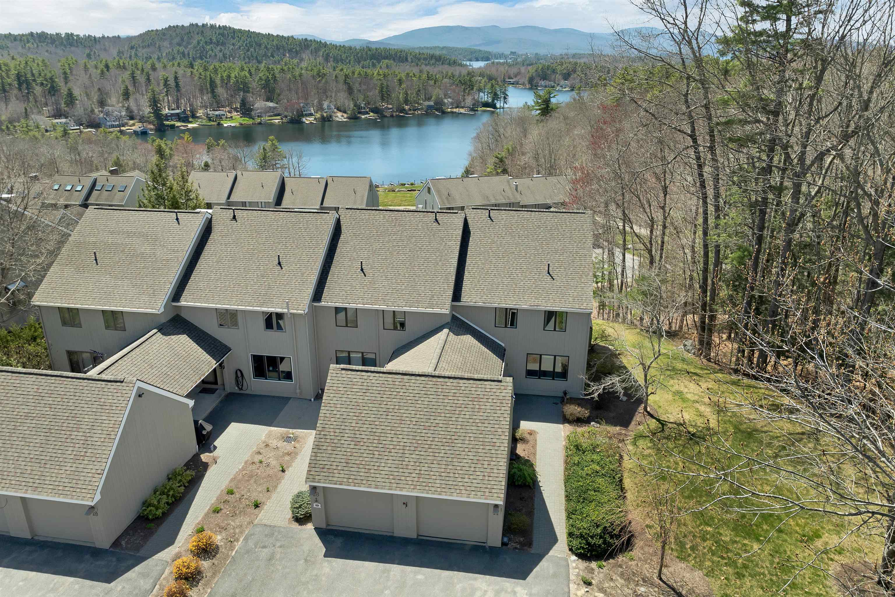 2 Mountain West Dr, Wolfeboro, NH 03894