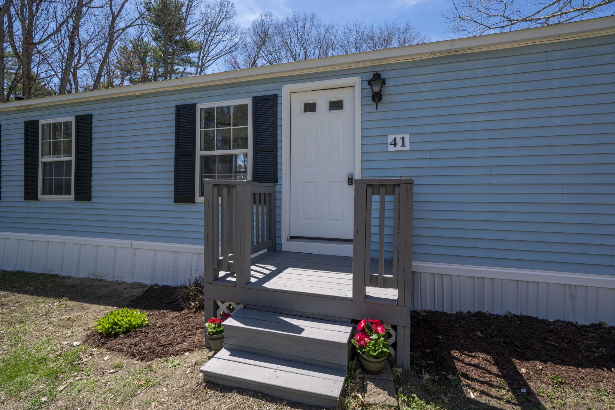 41 Monroe Ave, Allenstown, NH 03275