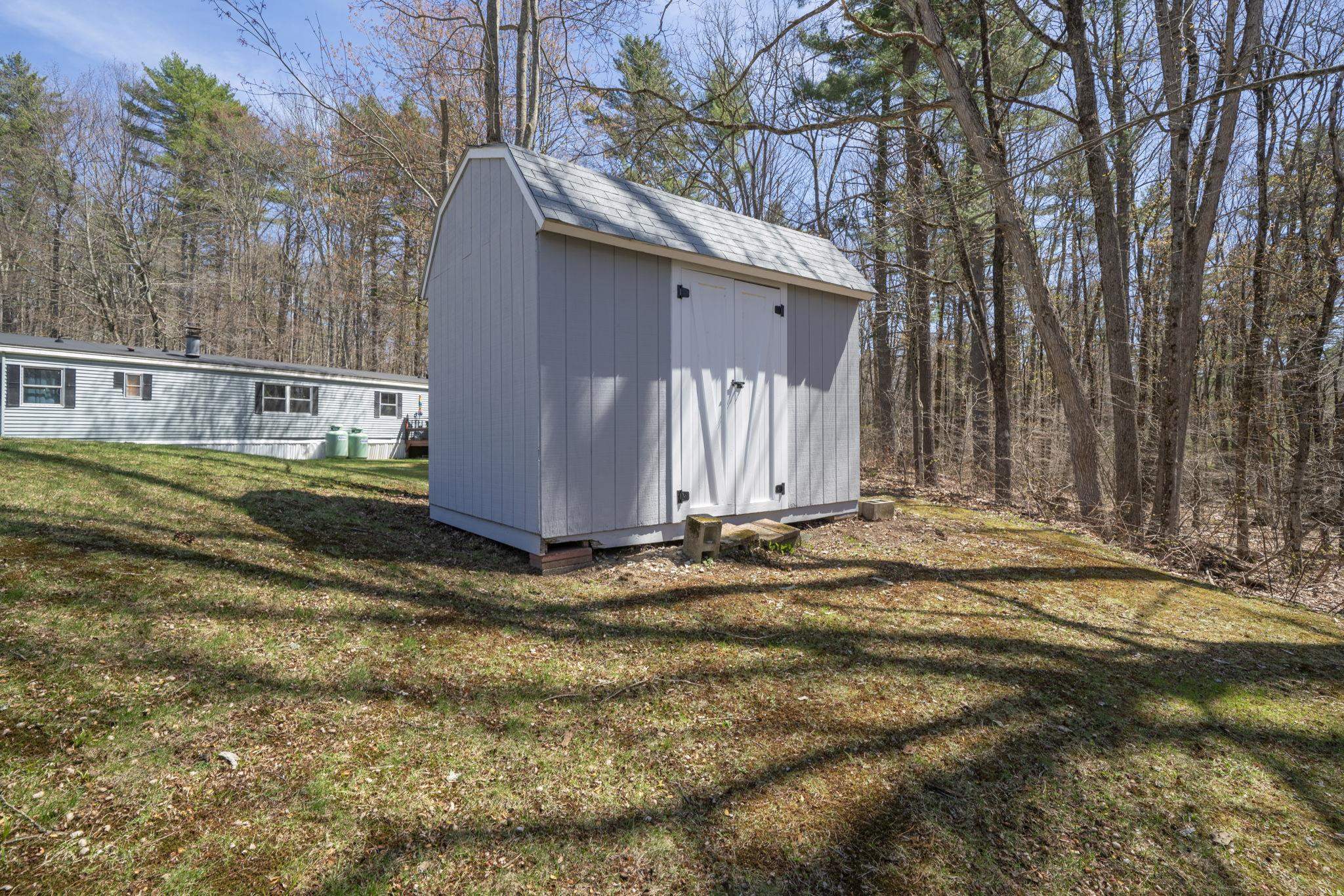 41 Monroe Ave, Allenstown, NH 03275