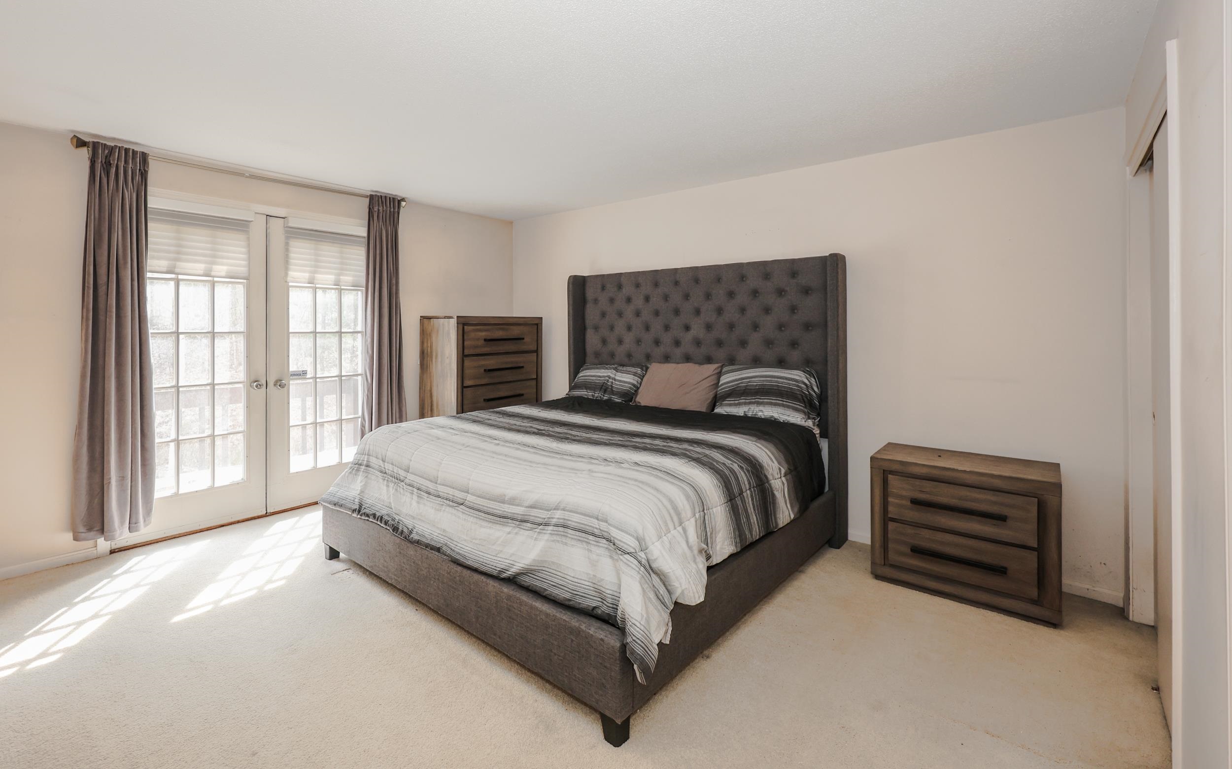 38 Winterwood Dr, Londonderry, NH 03053