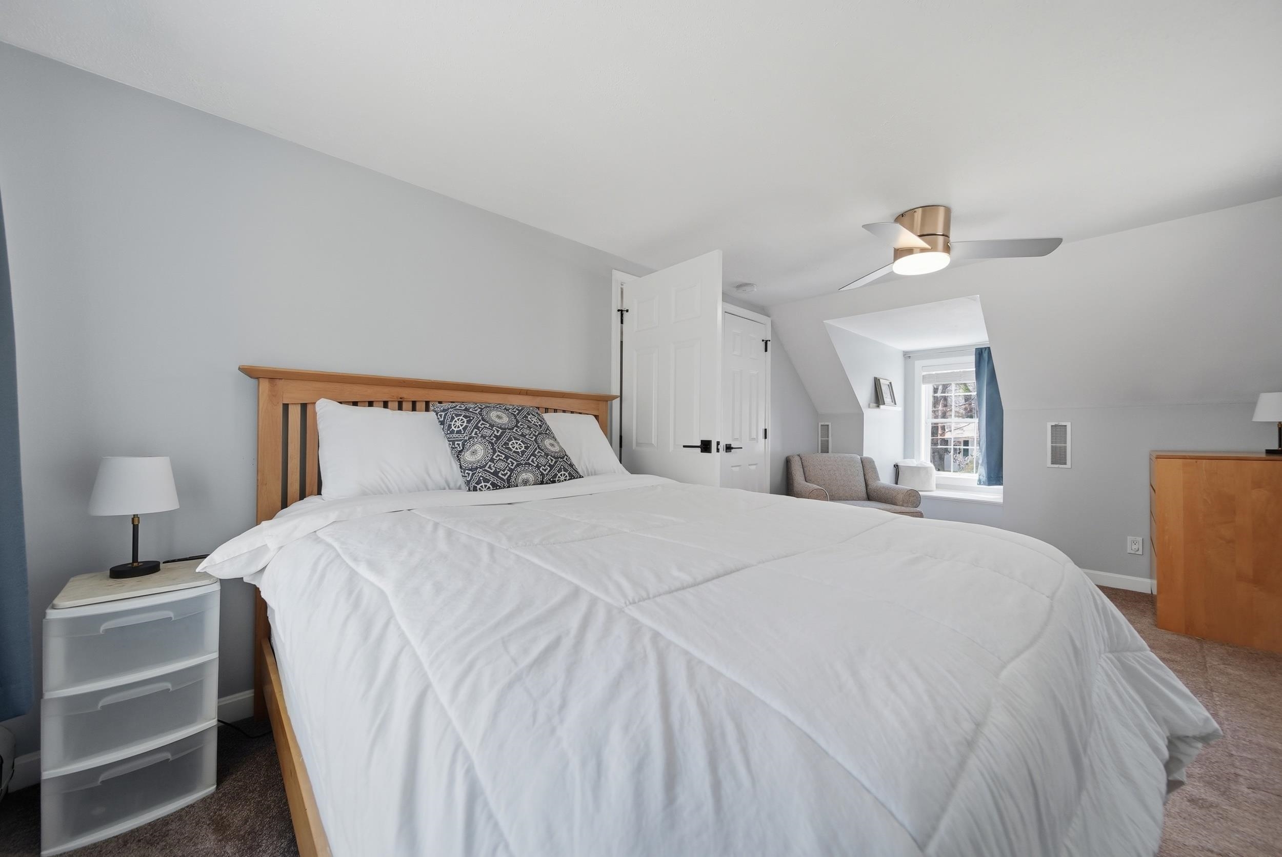 7 Vernon St, Hudson, NH 03051