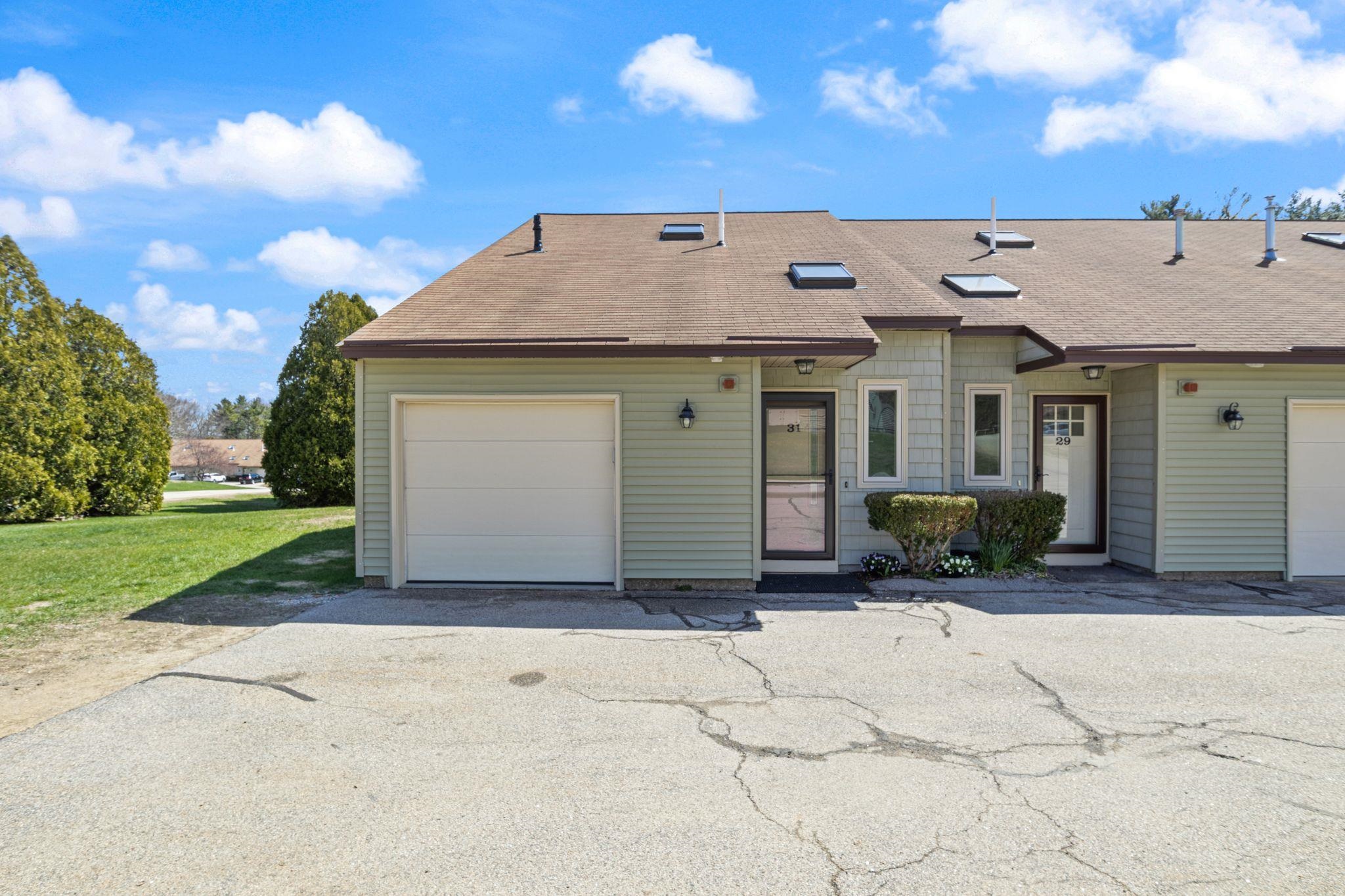 31 Tideview Dr, Dover, NH 03820