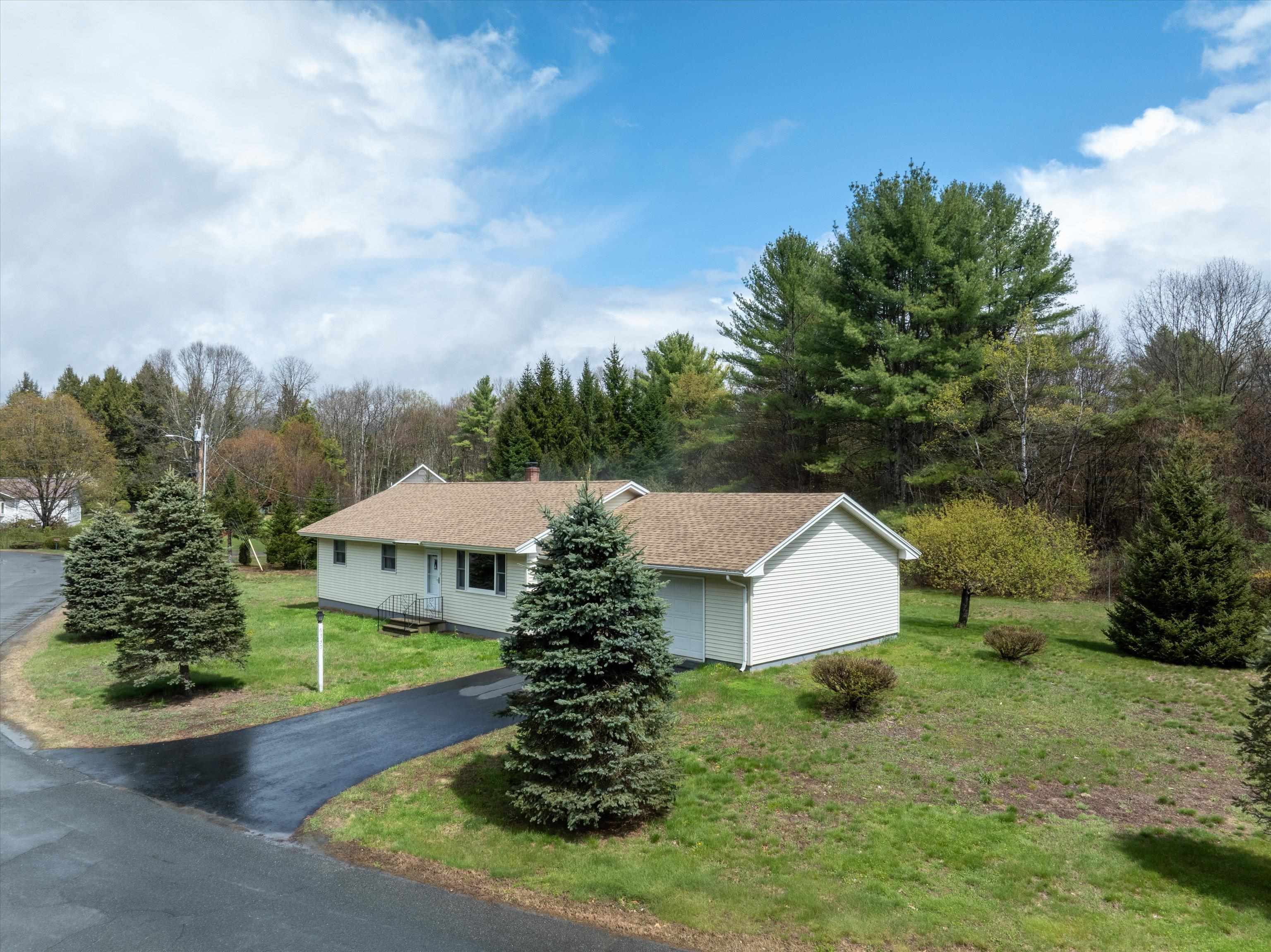 31 Northfield Dr, Springfield, VT 05150