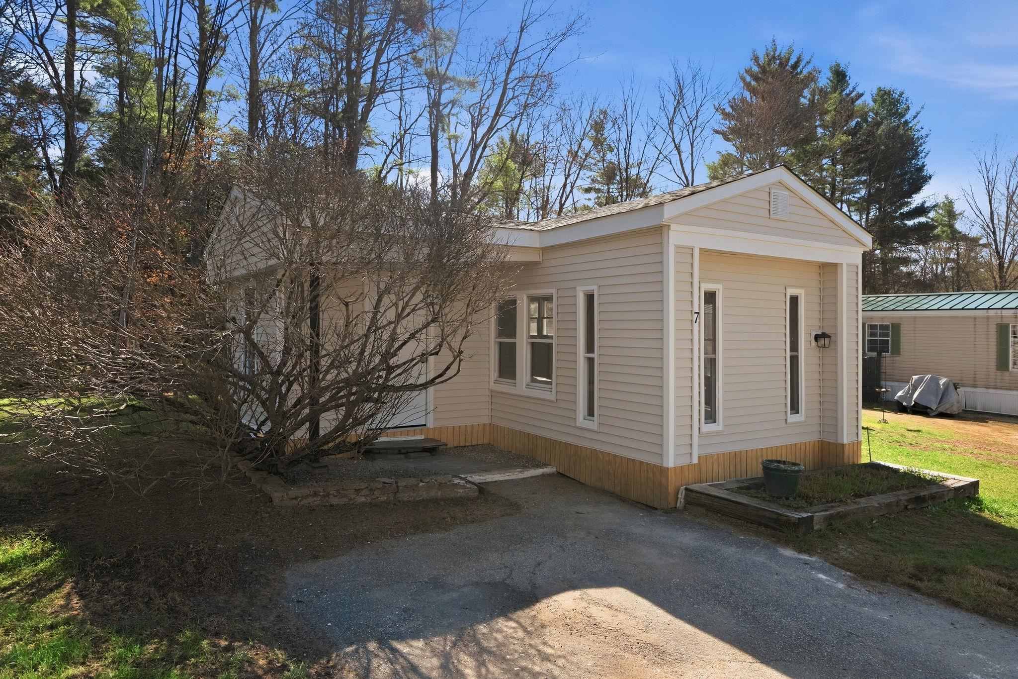 Photo 3 of Manufactured home for sale at 174 South Stark Hwy Rd #7, Weare, NH 03281 | MLS# 5086112 | Listing updated on 2026-10-01