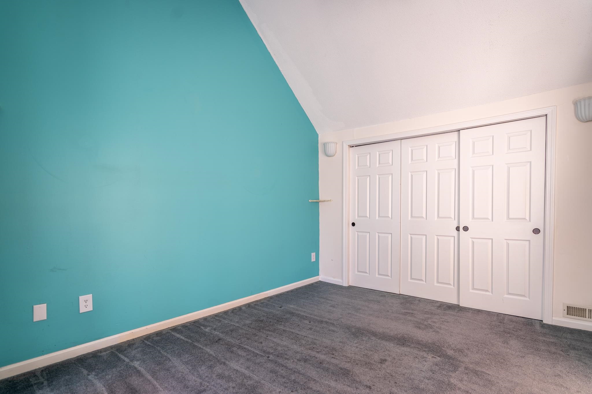 23 Goldfinch Ln, Nashua, NH 03062