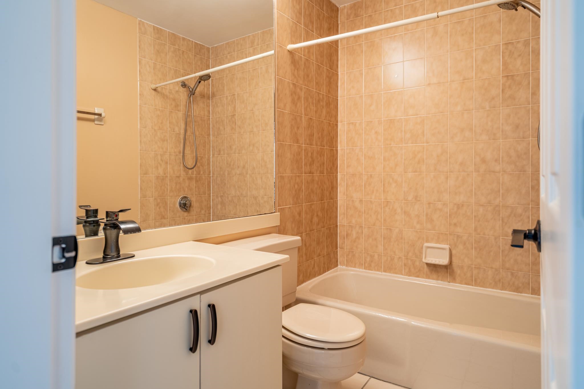 23 Goldfinch Ln, Nashua, NH 03062