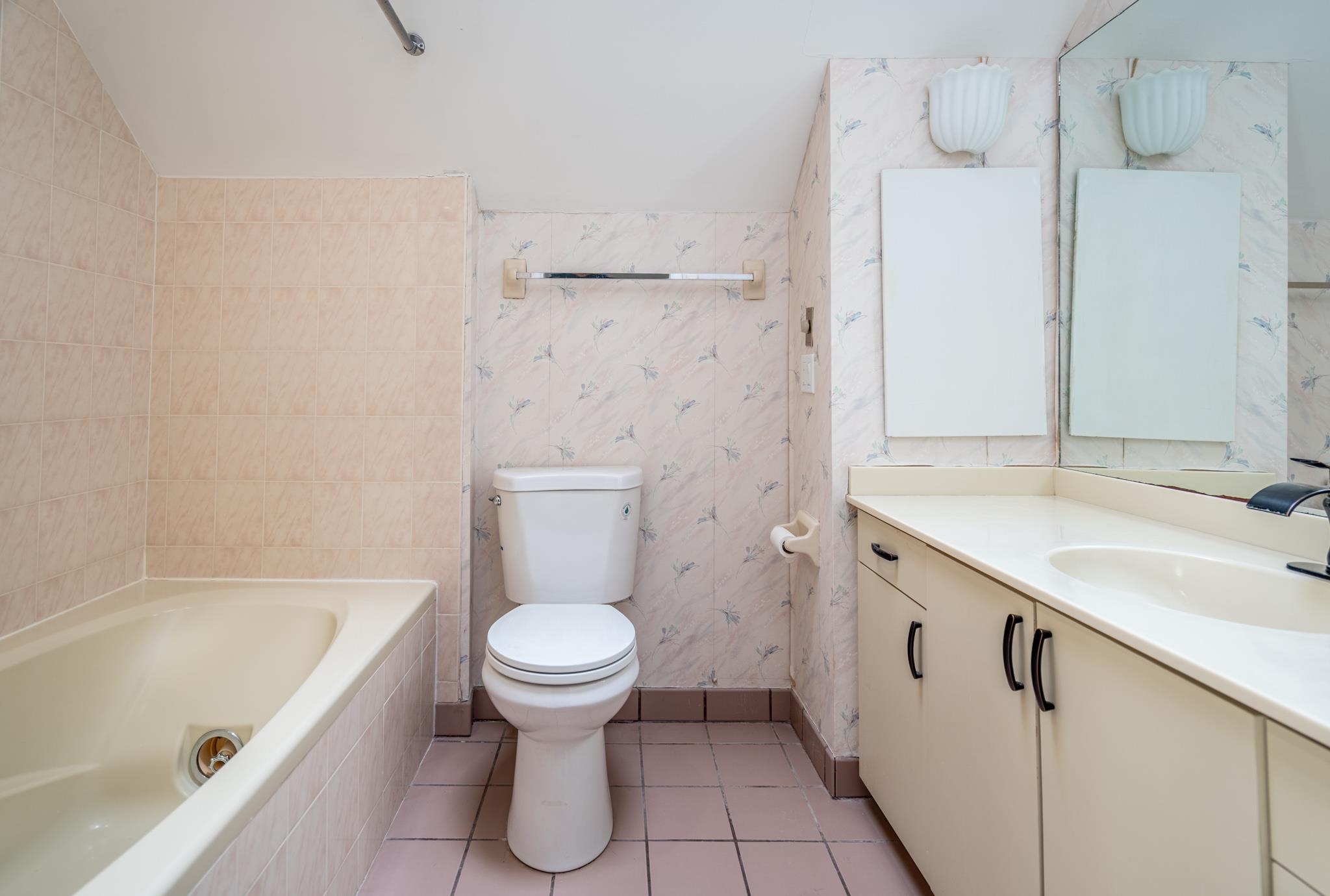 23 Goldfinch Ln #U-89, Nashua, NH 03062