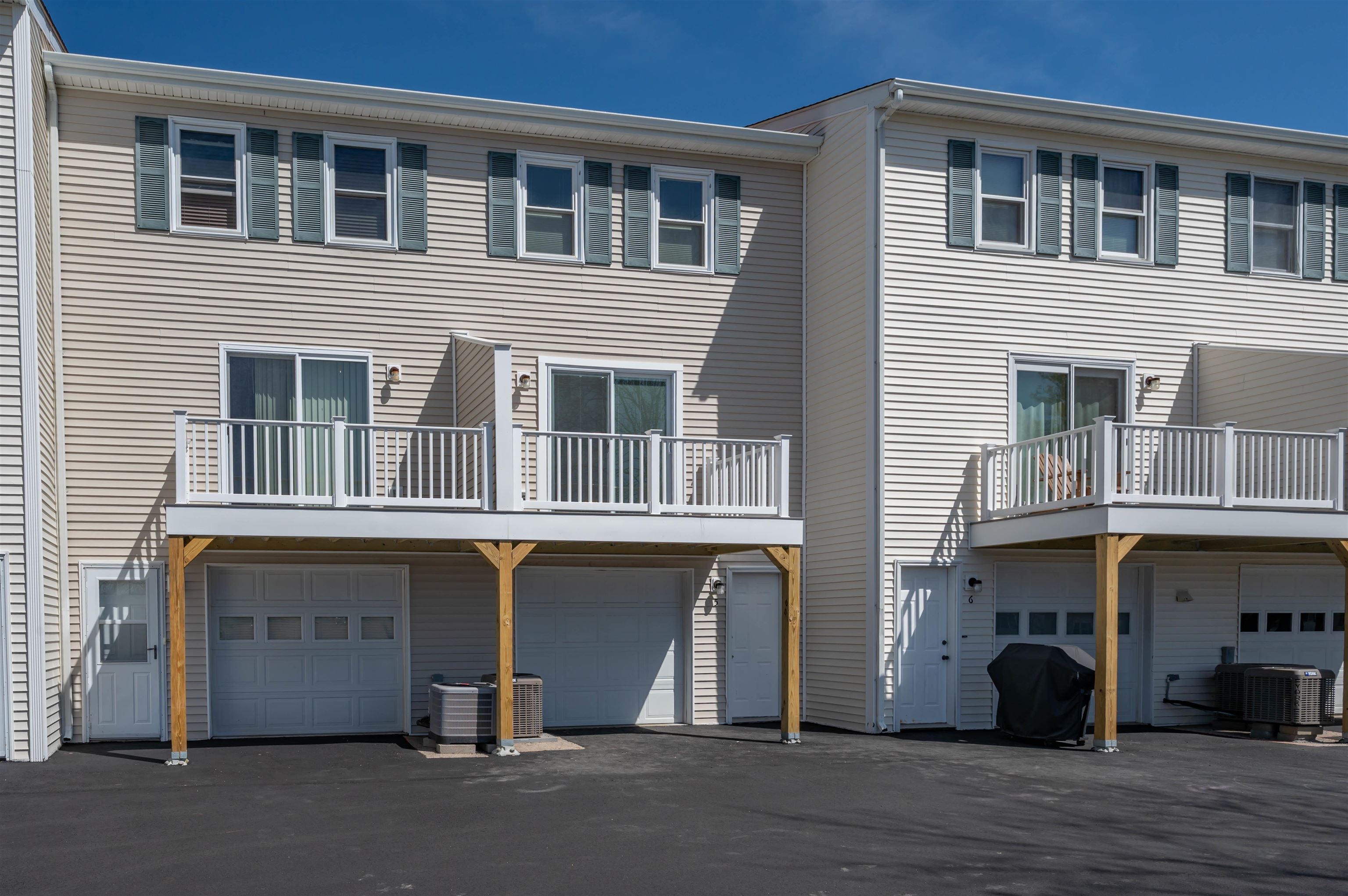 6 Pleasant St, Hooksett, NH 03106