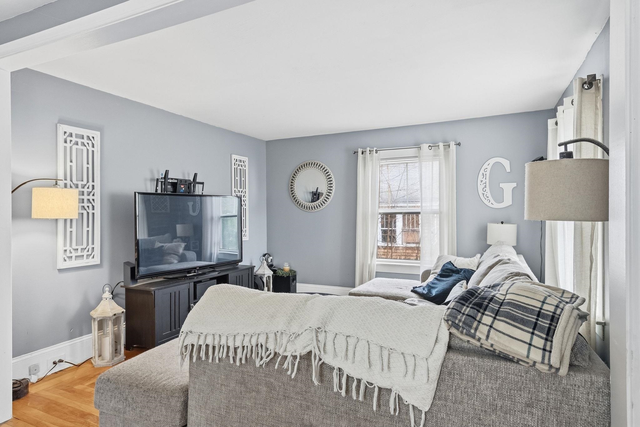 82 Sunnyside St, Manchester, NH 03103