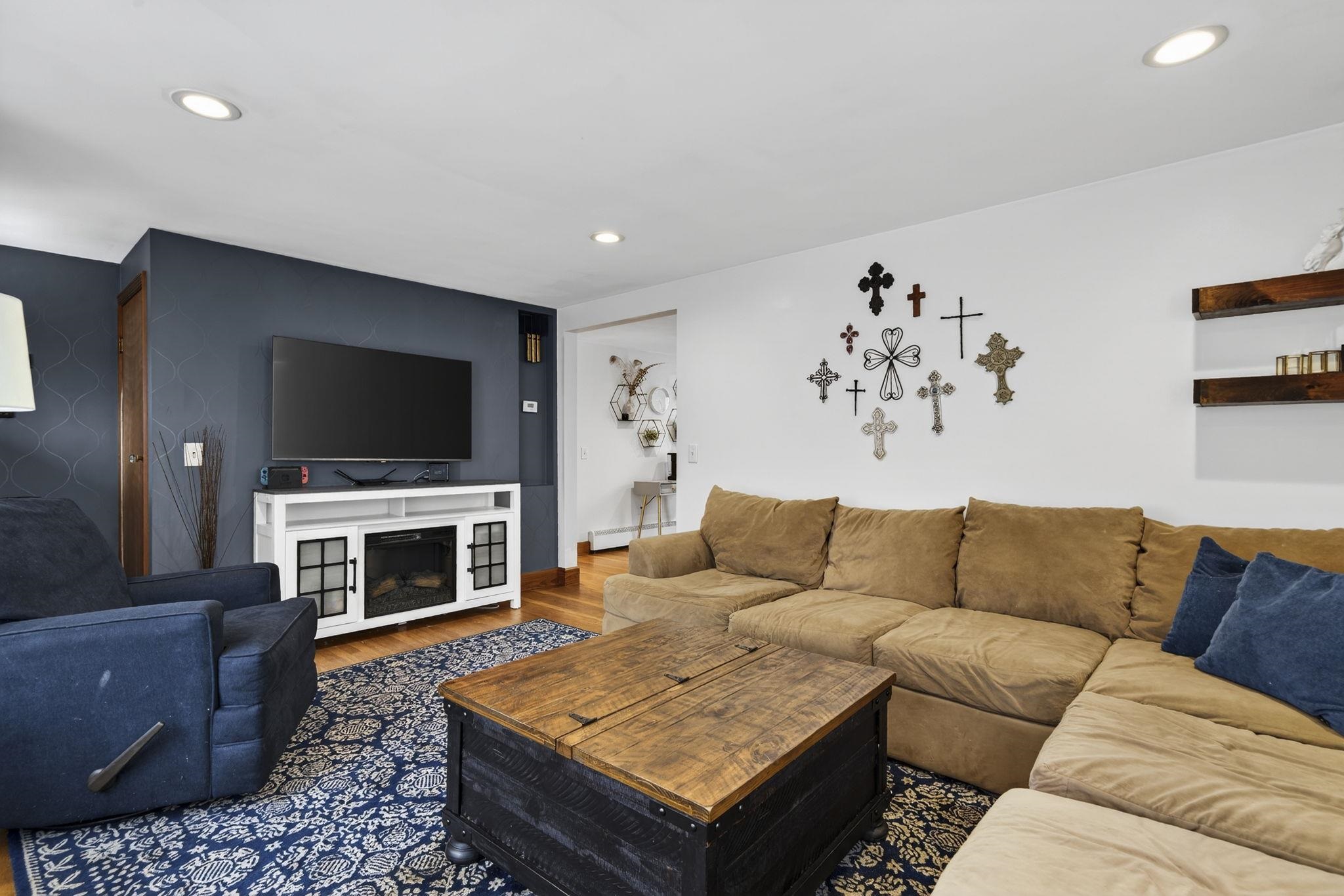 686 Old Candia Rd, Candia, NH 03034