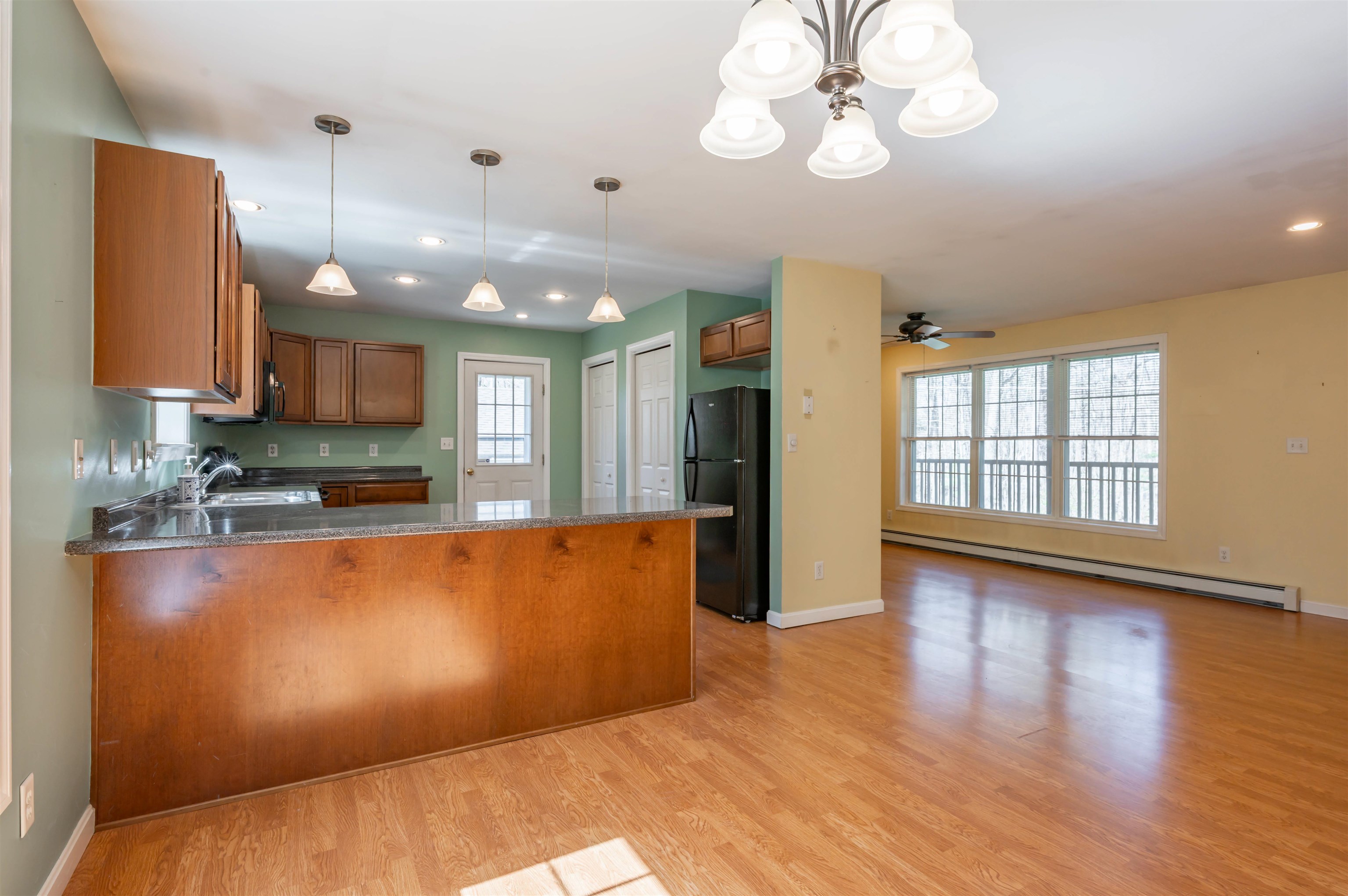 130 Raymond Rd, Nottingham, NH 03290