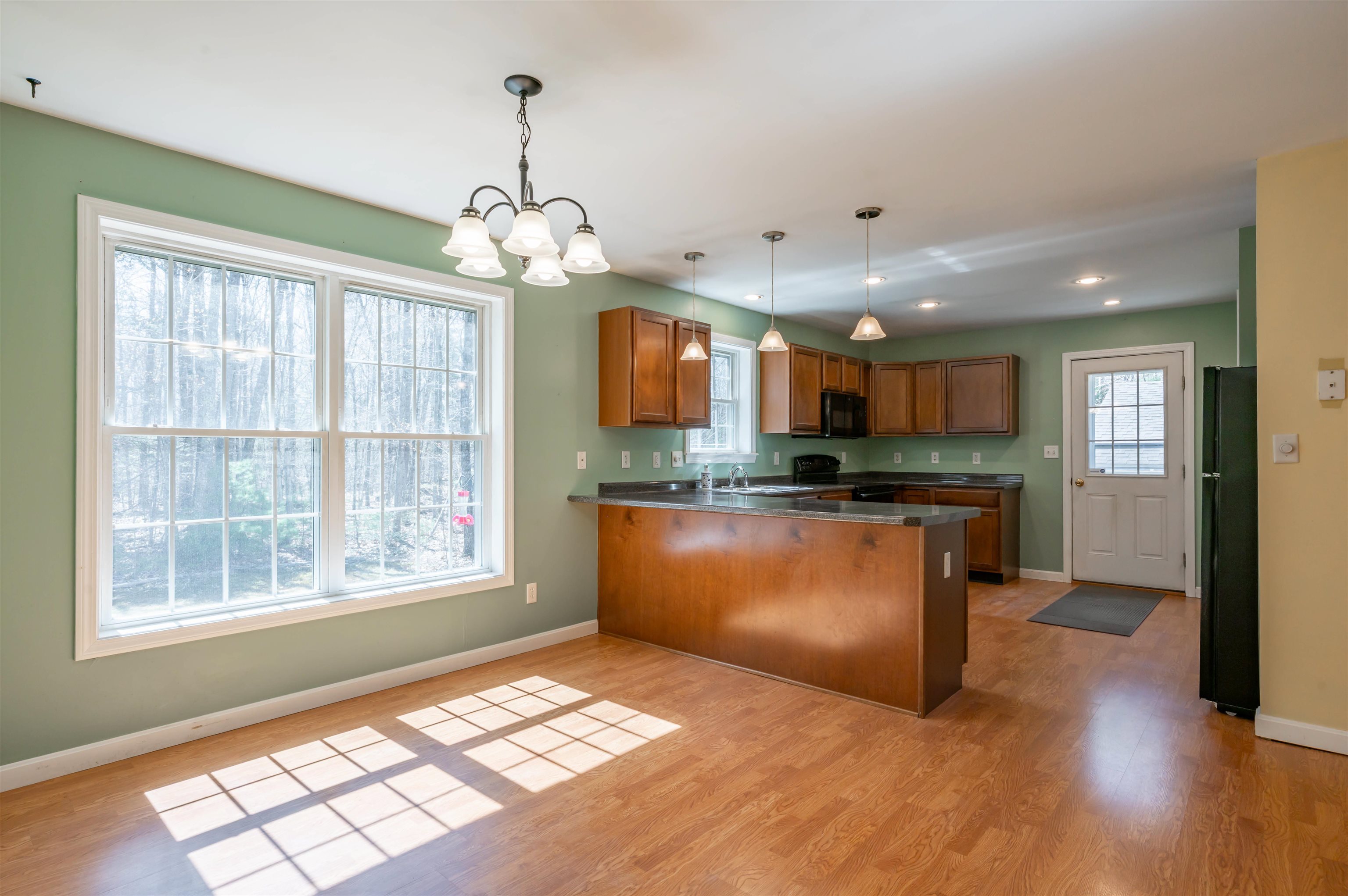 130 Raymond Rd, Nottingham, NH 03290