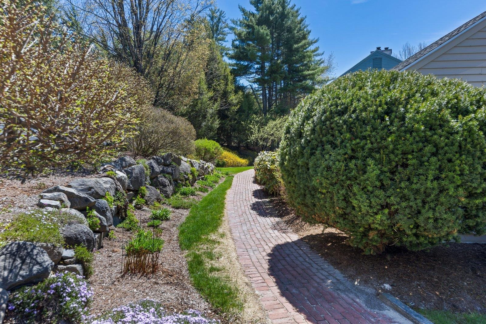 4 Governor Sq, Peterborough, NH 03458