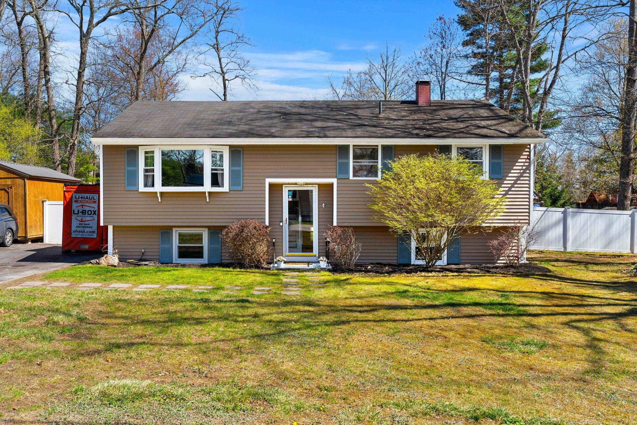 15 Bradford Dr, Merrimack, NH 03054