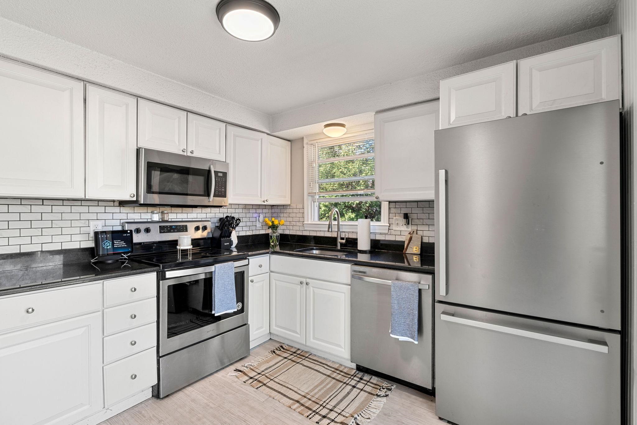 15 Bradford Dr, Merrimack, NH 03054