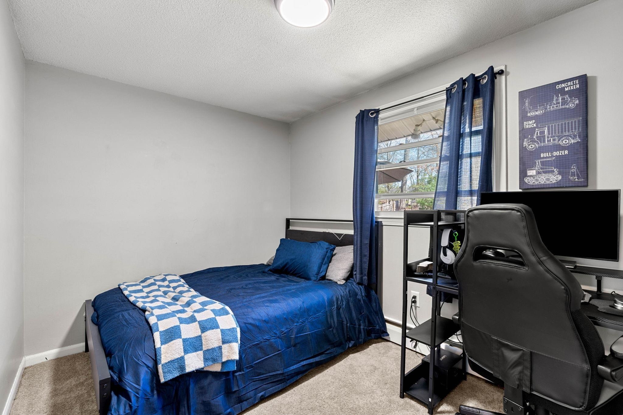 15 Bradford Dr, Merrimack, NH 03054