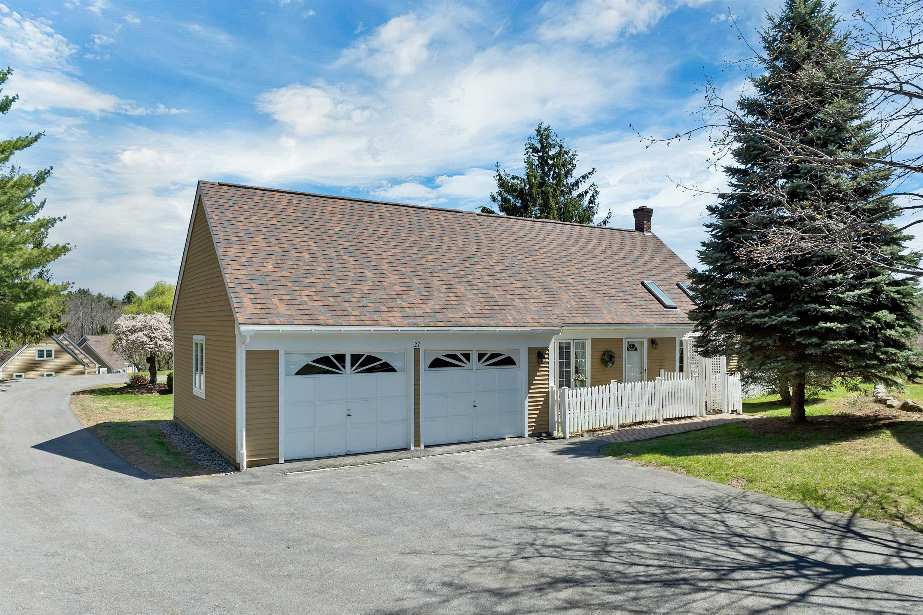 27 Harvest Lane — photo 1