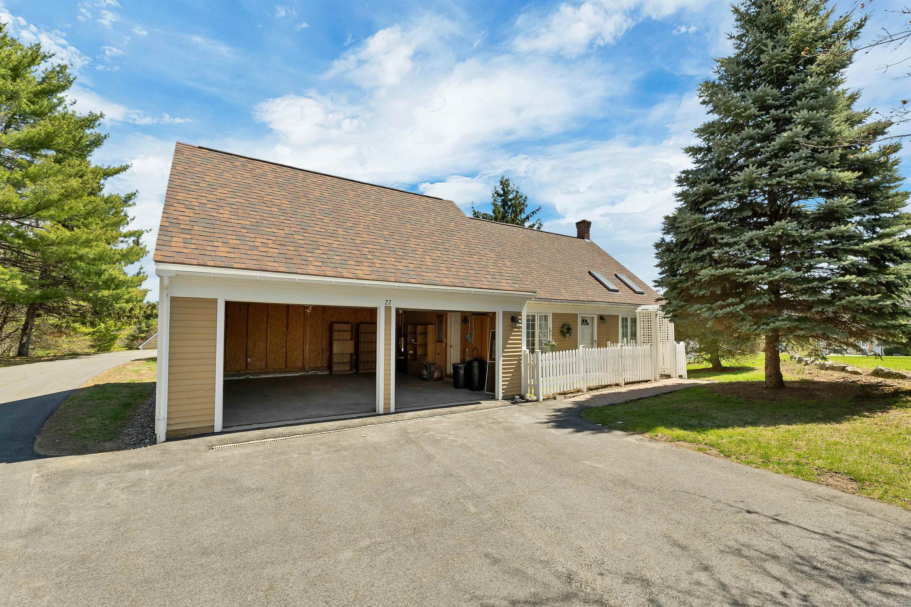 27 Harvest Ln, Laconia, NH 03246