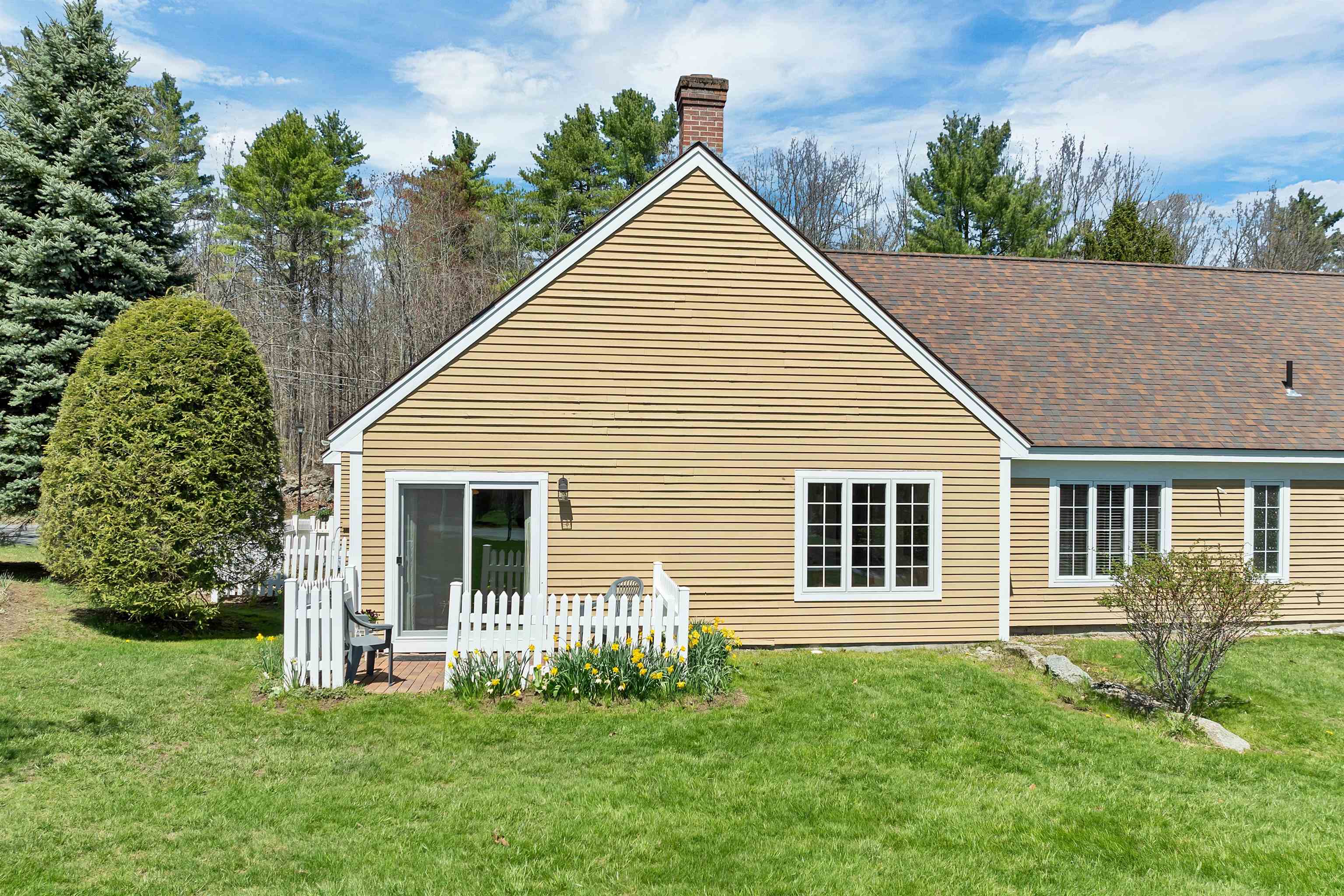 27 Harvest Ln, Laconia, NH 03246