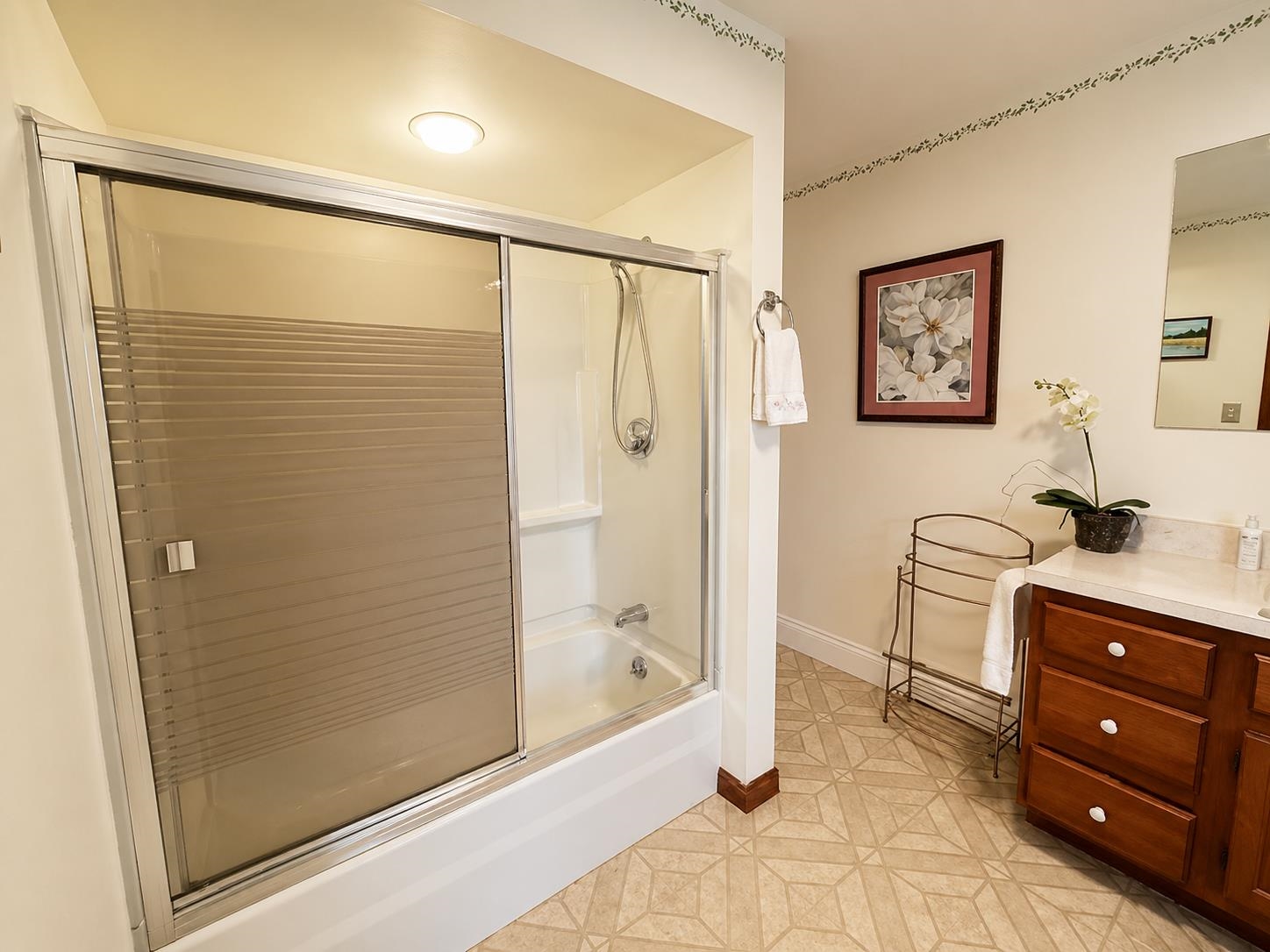 9 Mcfarland St, Gorham, NH 03581