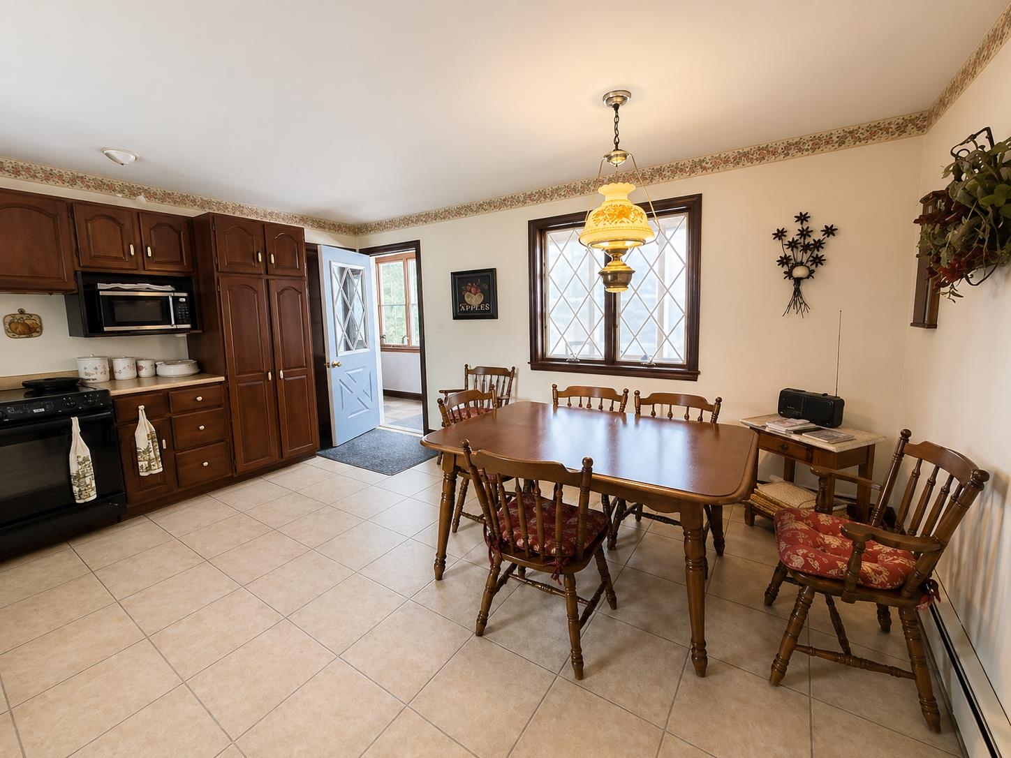 9 Mcfarland St, Gorham, NH 03581