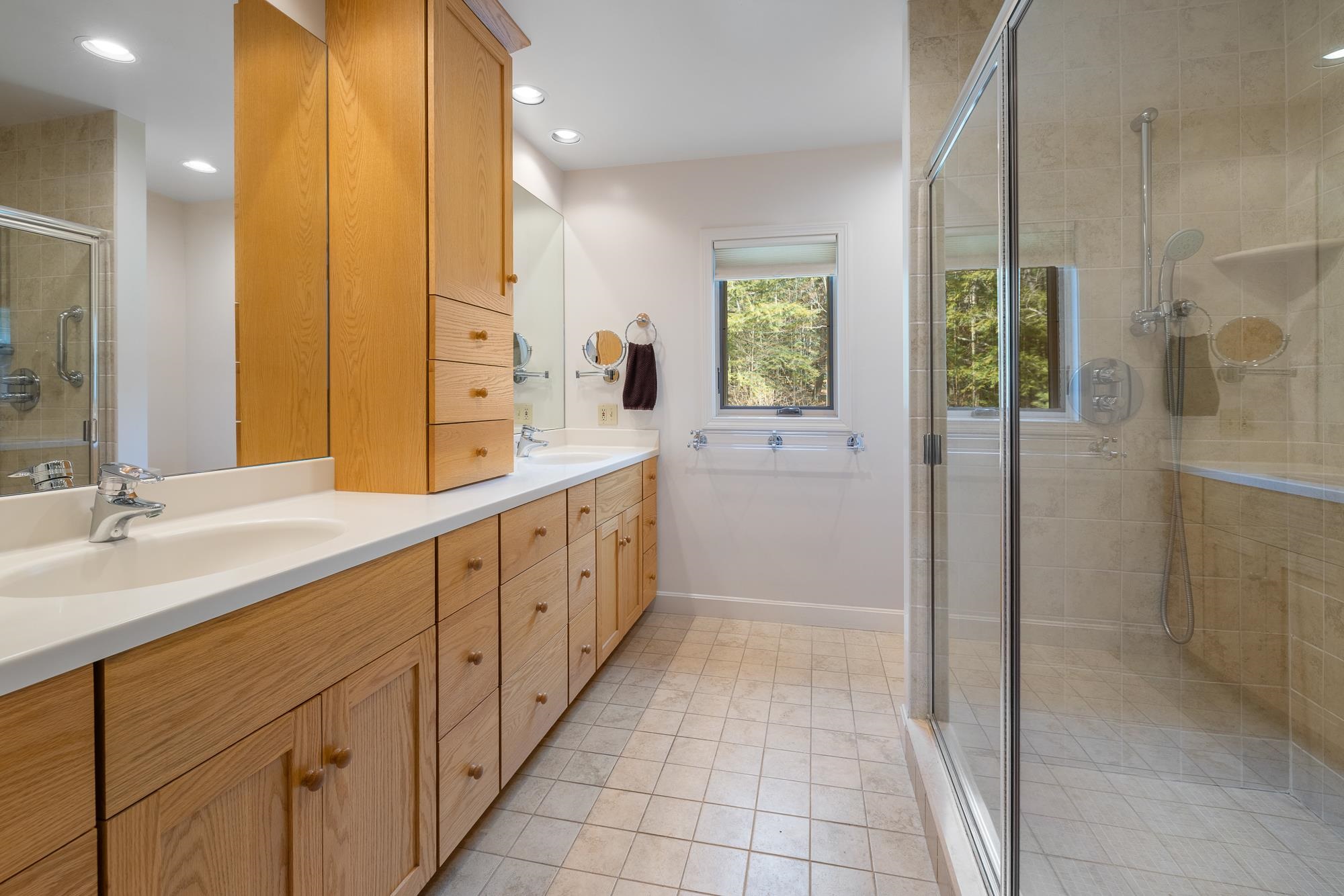 33 Rolling Ridge Rd, Lebanon, NH 03766