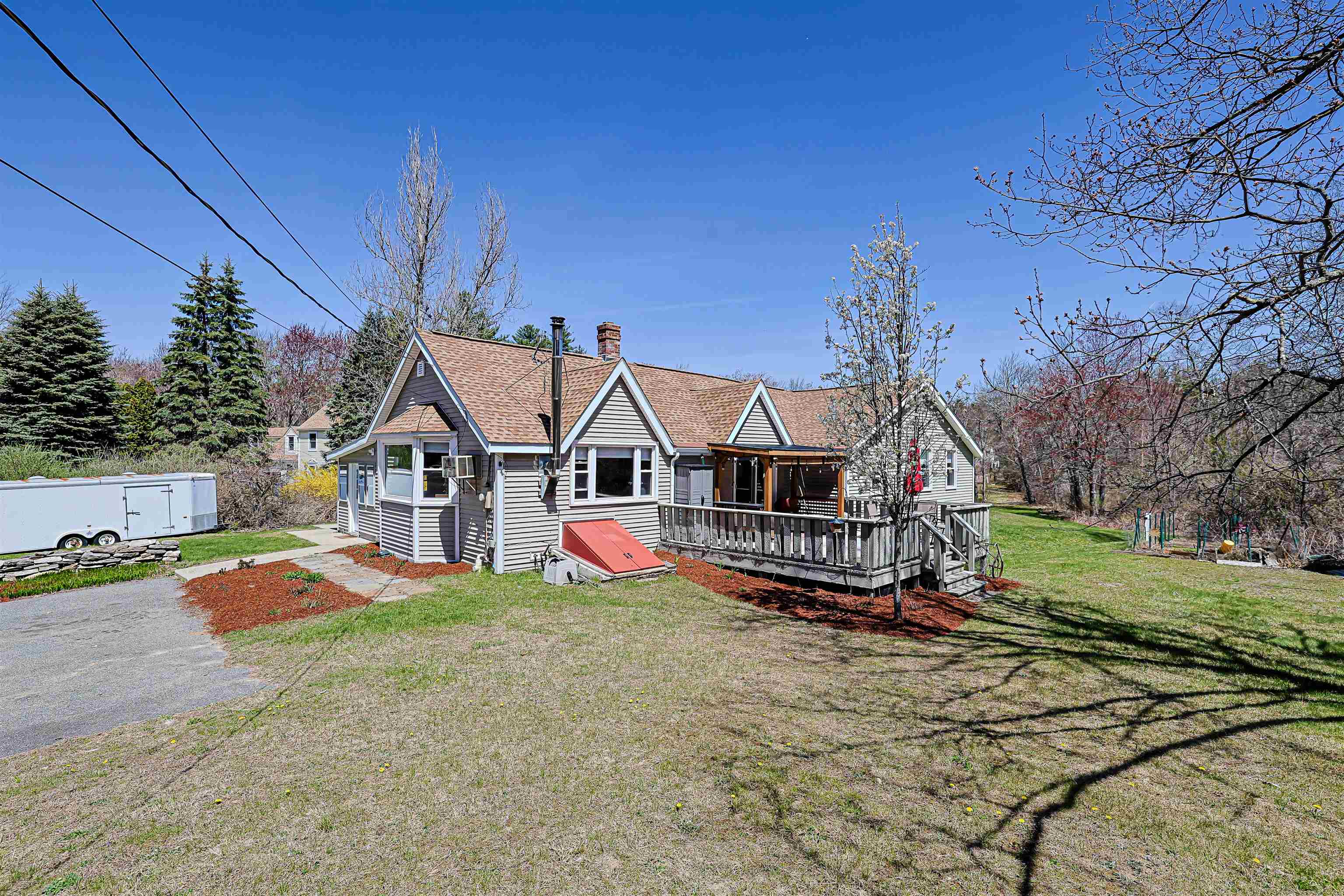 84 Hovey Rd, Londonderry, NH 03053