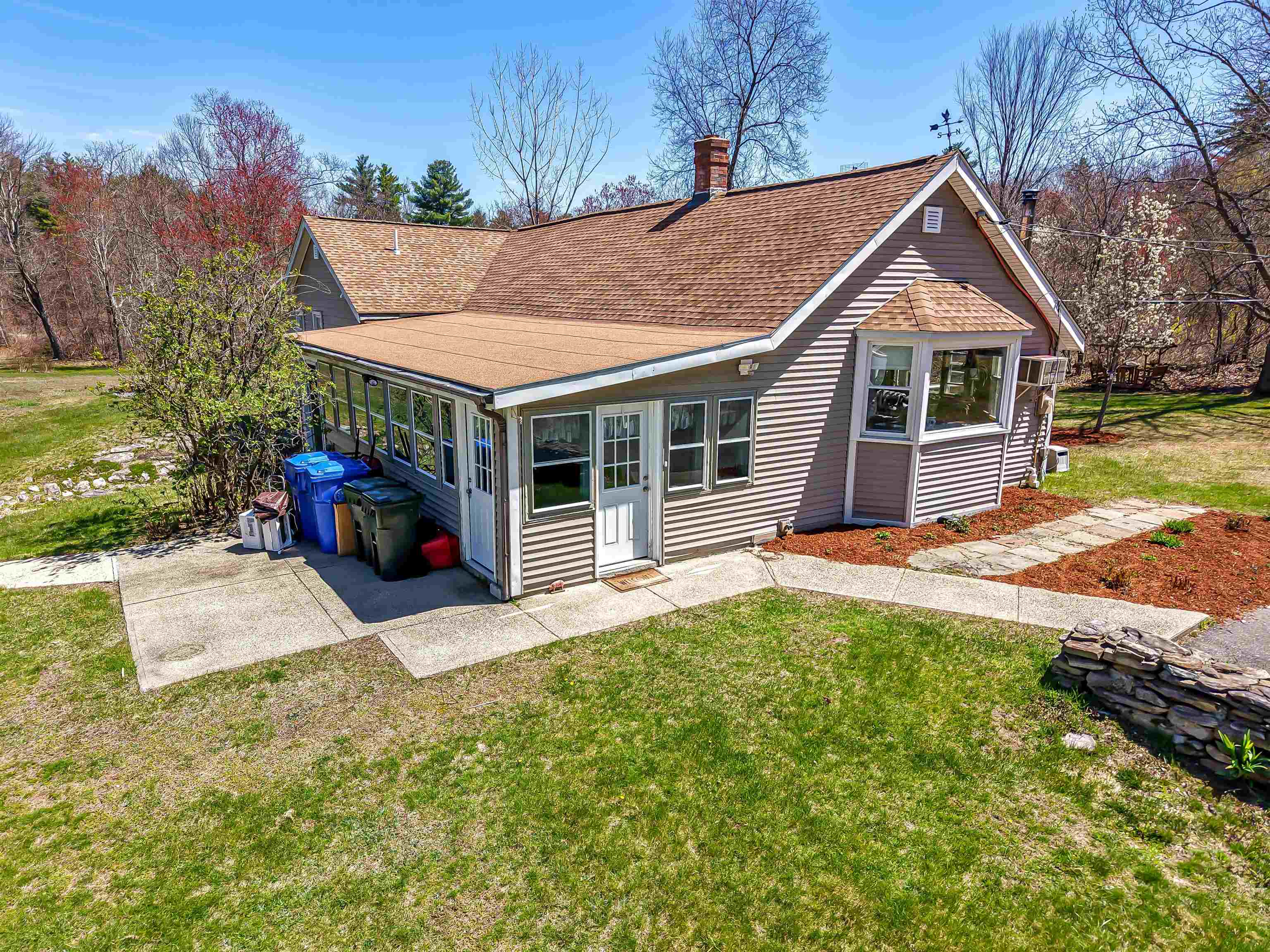 84 Hovey Rd, Londonderry, NH 03053