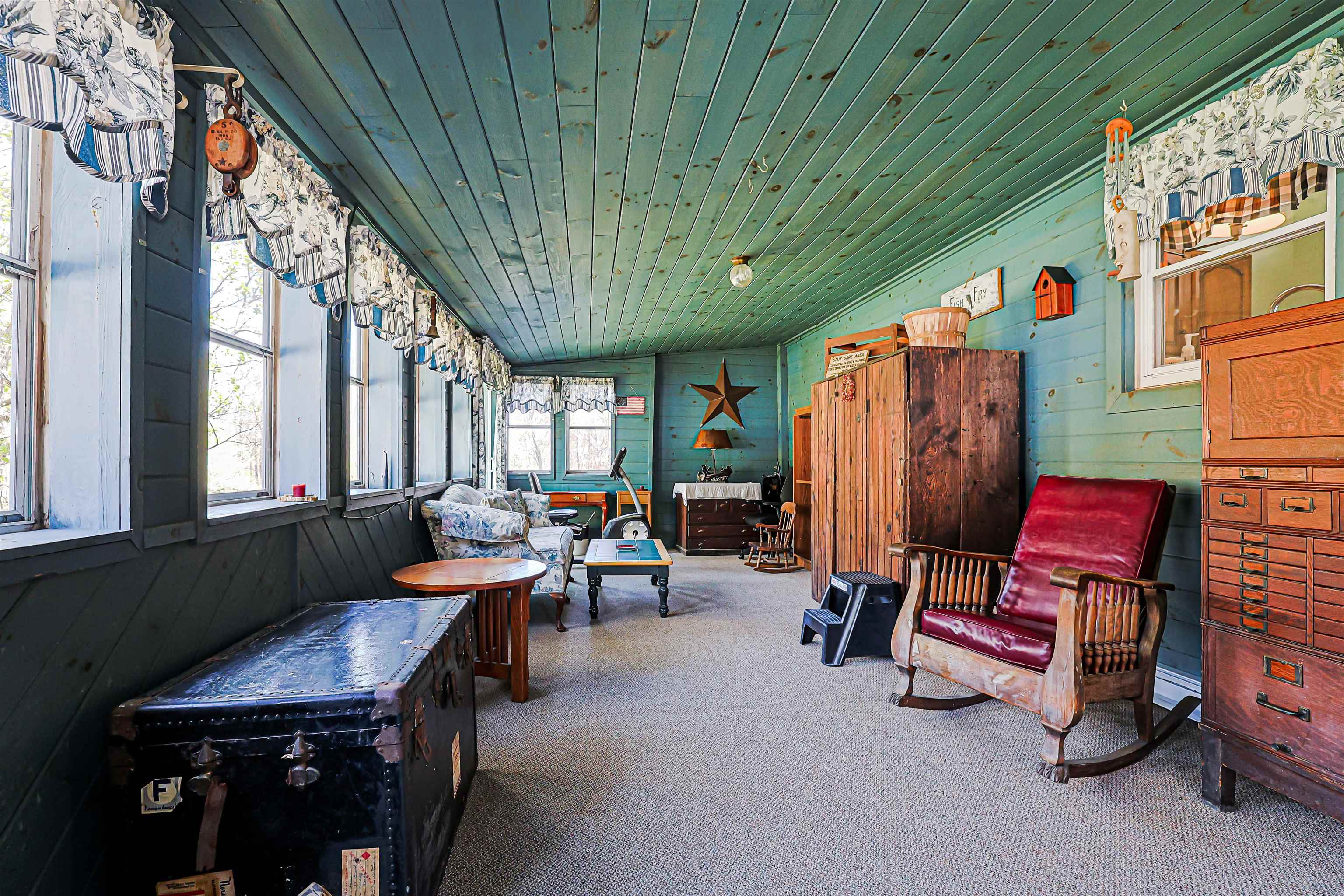 84 Hovey Rd, Londonderry, NH 03053